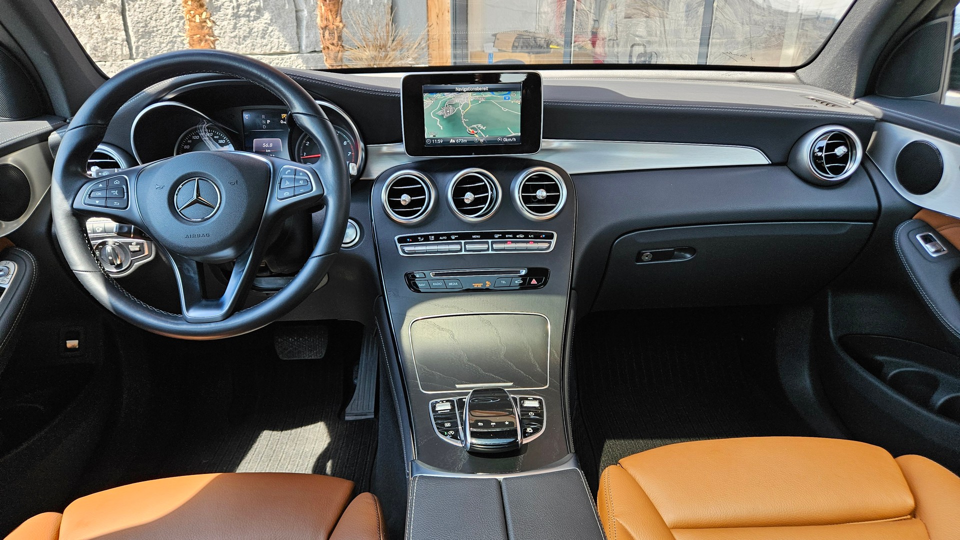 MERCEDES-BENZ GLC 250 AMG Line 4Matic 9G-Tronic-image-10