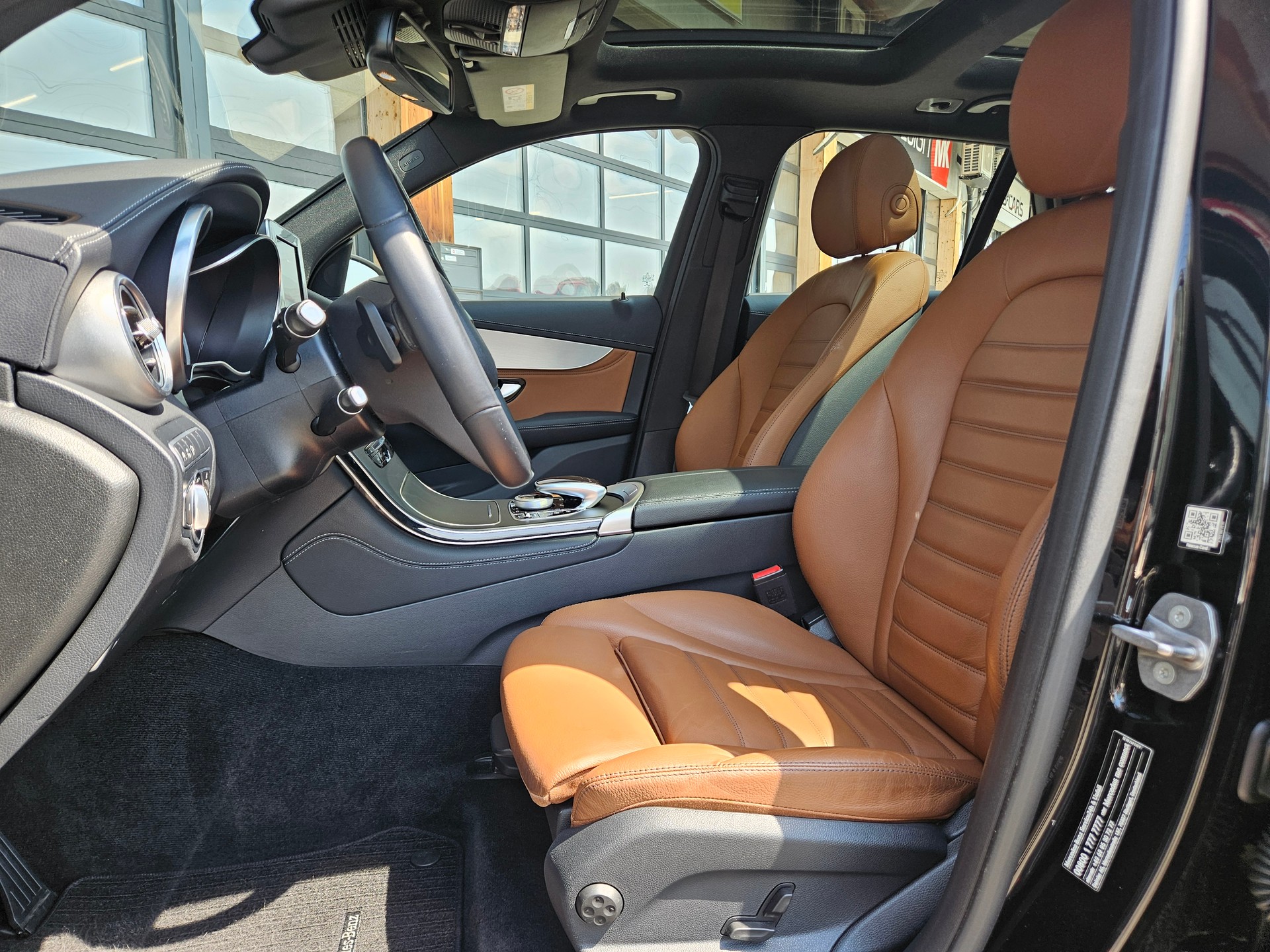 MERCEDES-BENZ GLC 250 AMG Line 4Matic 9G-Tronic-image-8