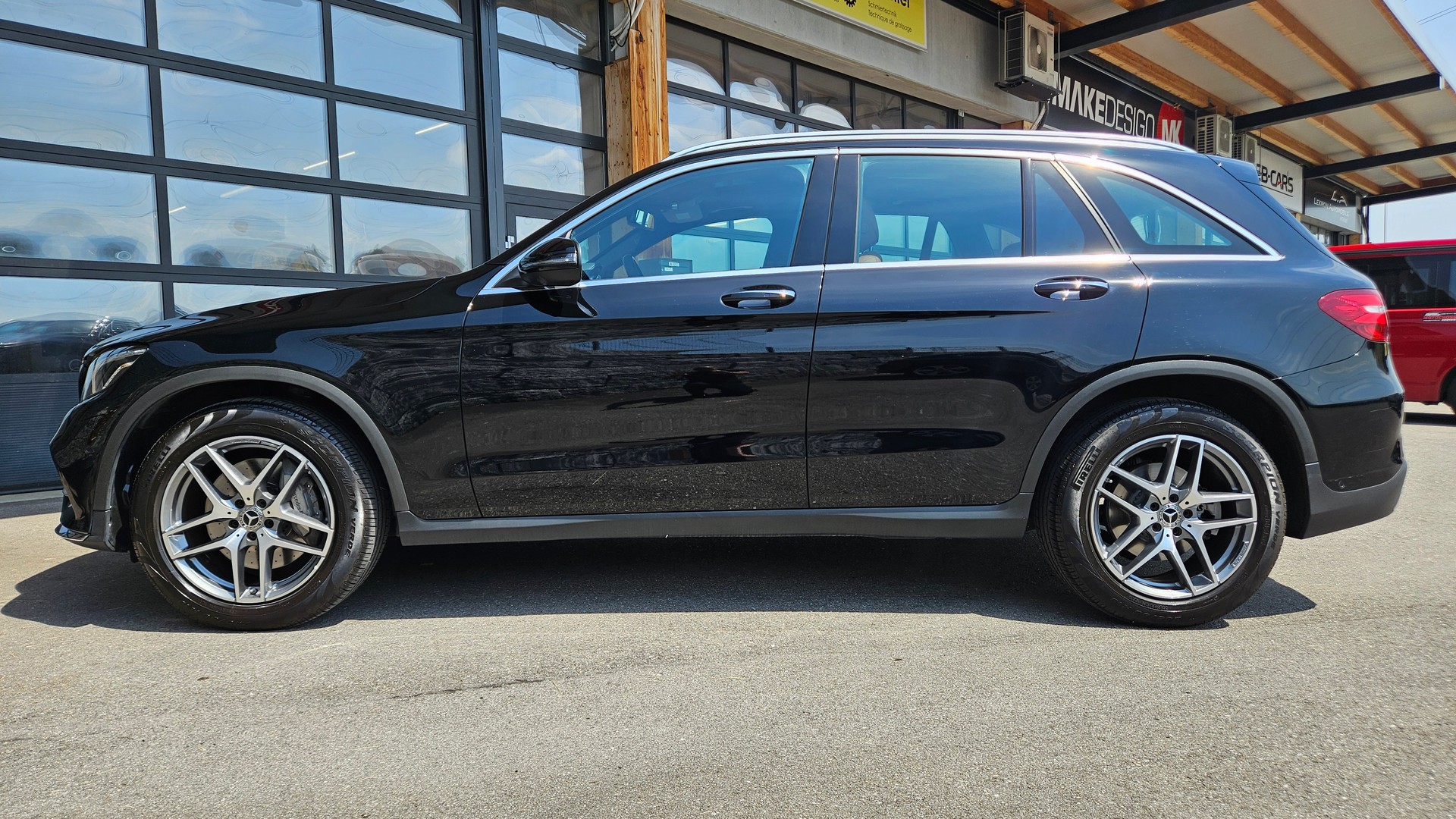 MERCEDES-BENZ GLC 250 AMG Line 4Matic 9G-Tronic-image-3