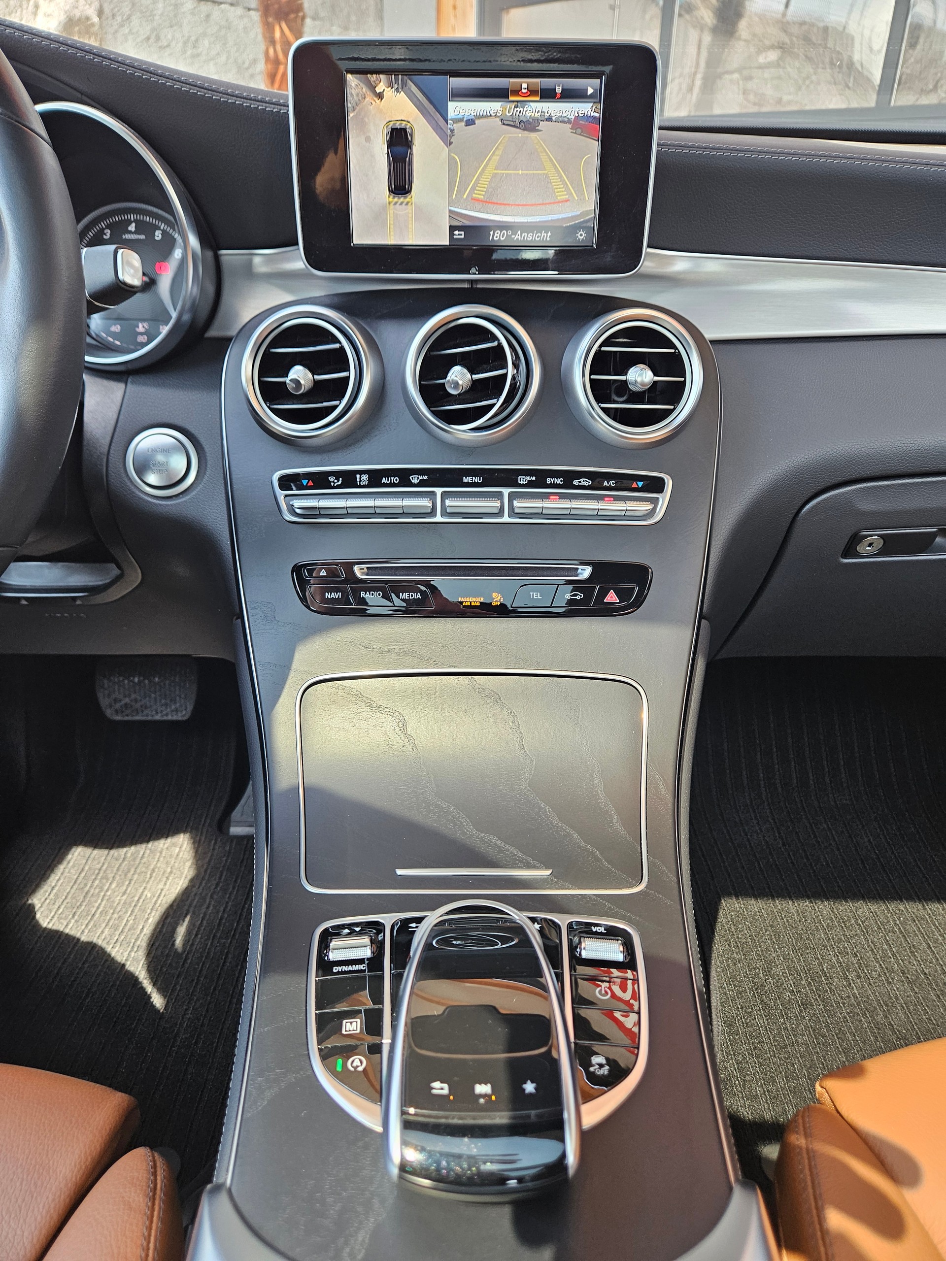 MERCEDES-BENZ GLC 250 AMG Line 4Matic 9G-Tronic-image-12