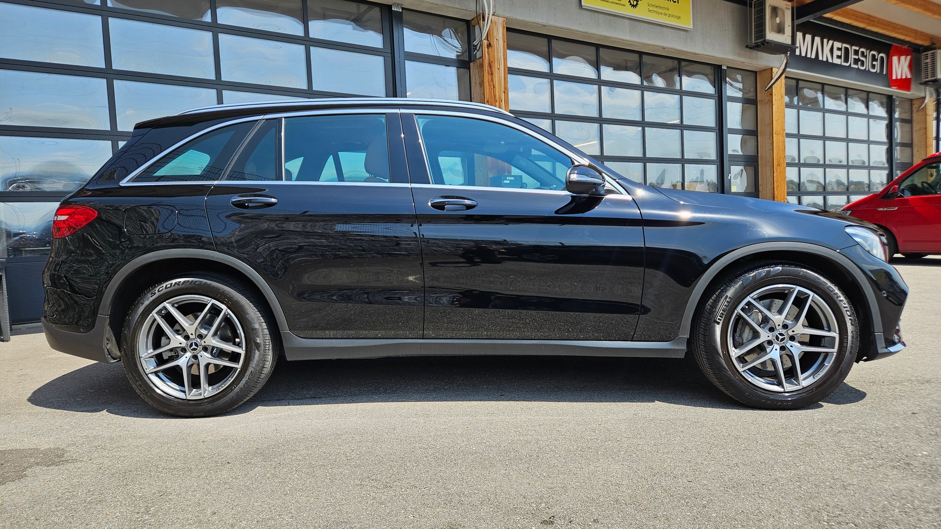 MERCEDES-BENZ GLC 250 AMG Line 4Matic 9G-Tronic-image-7