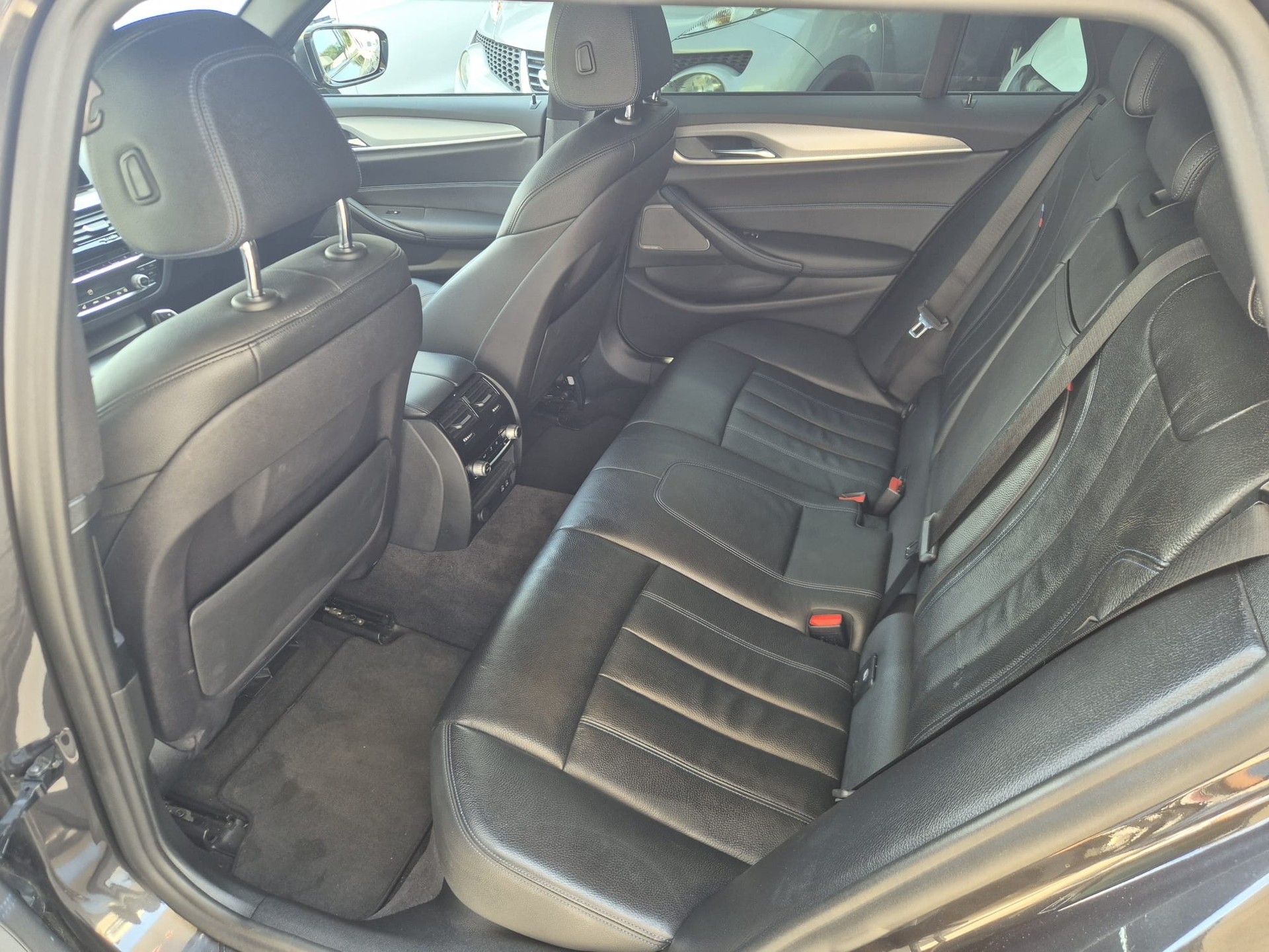 BMW M550d xDrive Touring Steptronic-image-7