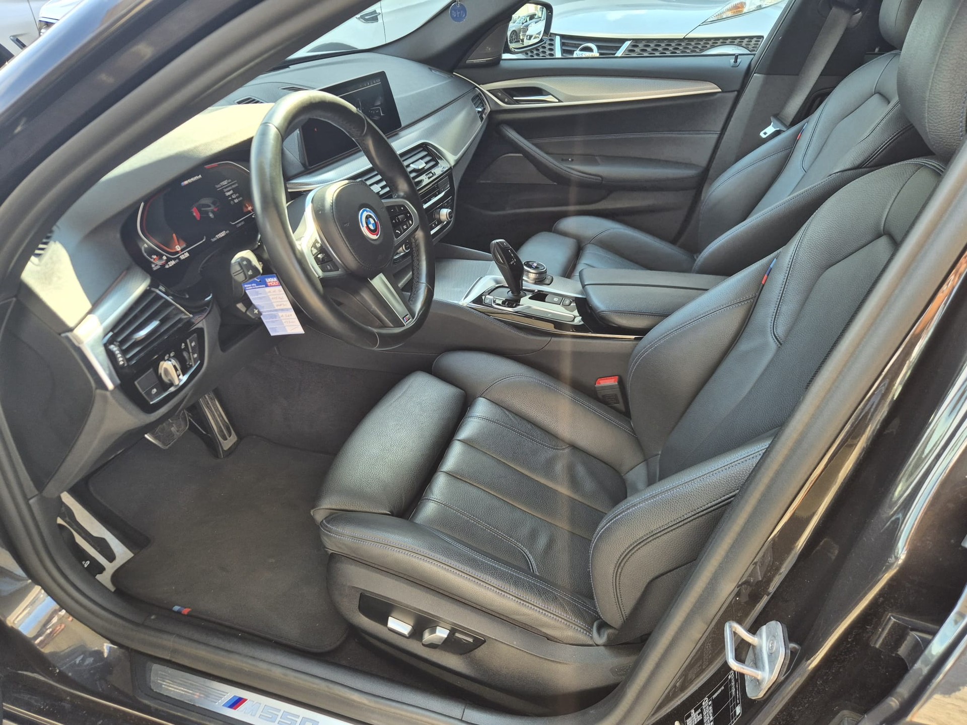 BMW M550d xDrive Touring Steptronic-image-9