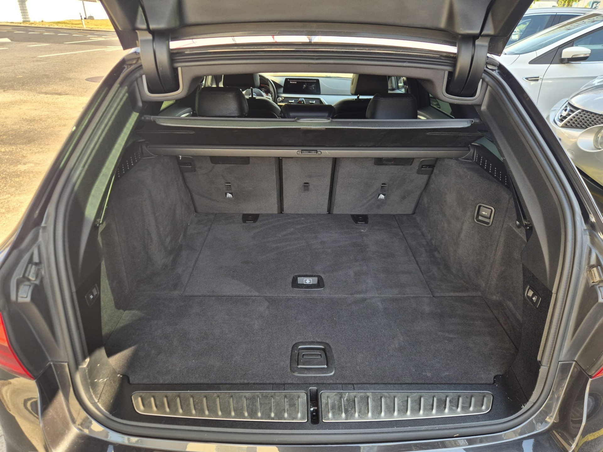 BMW M550d xDrive Touring Steptronic-image-6