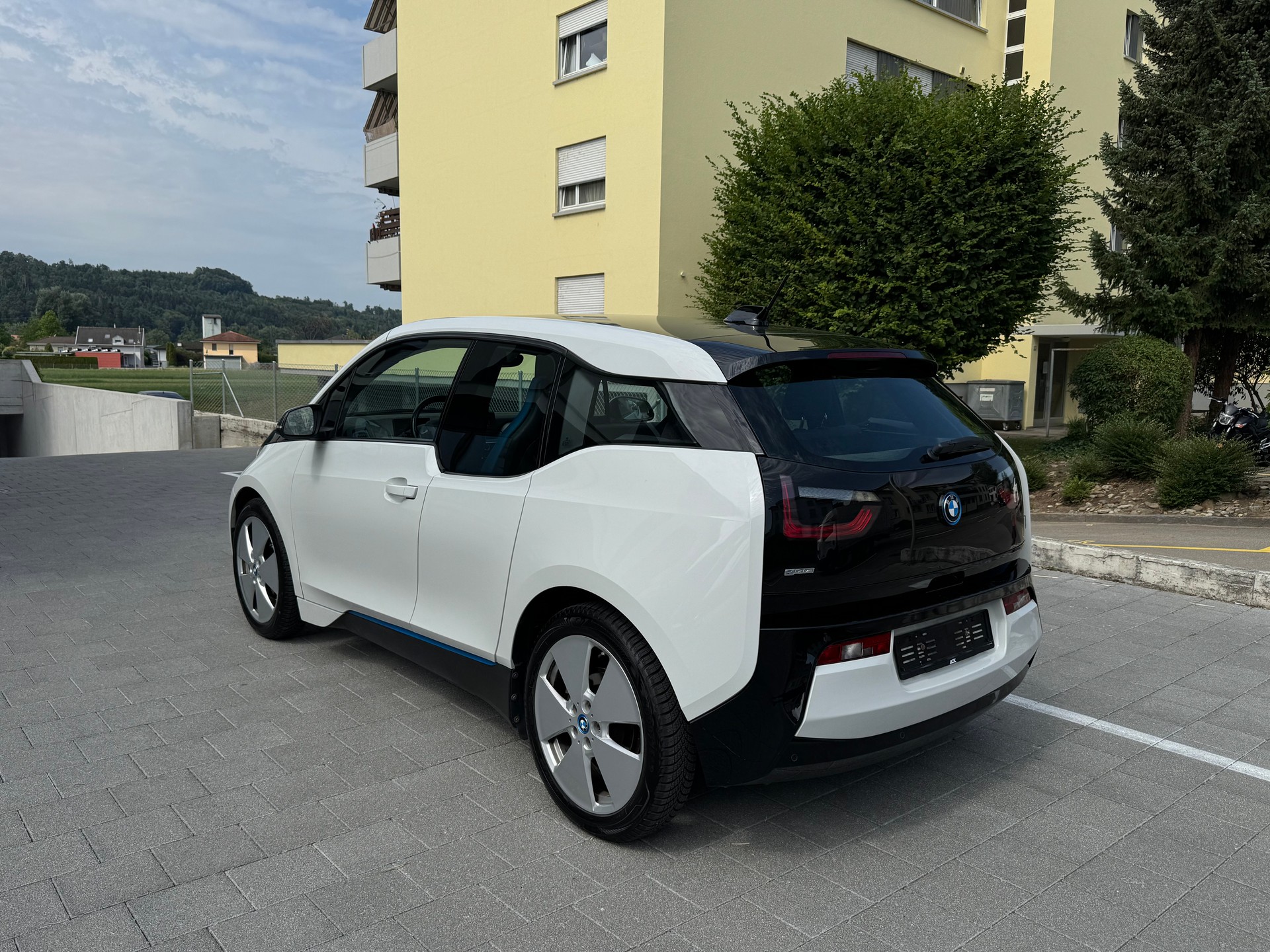 BMW i3 (94Ah)-image-2