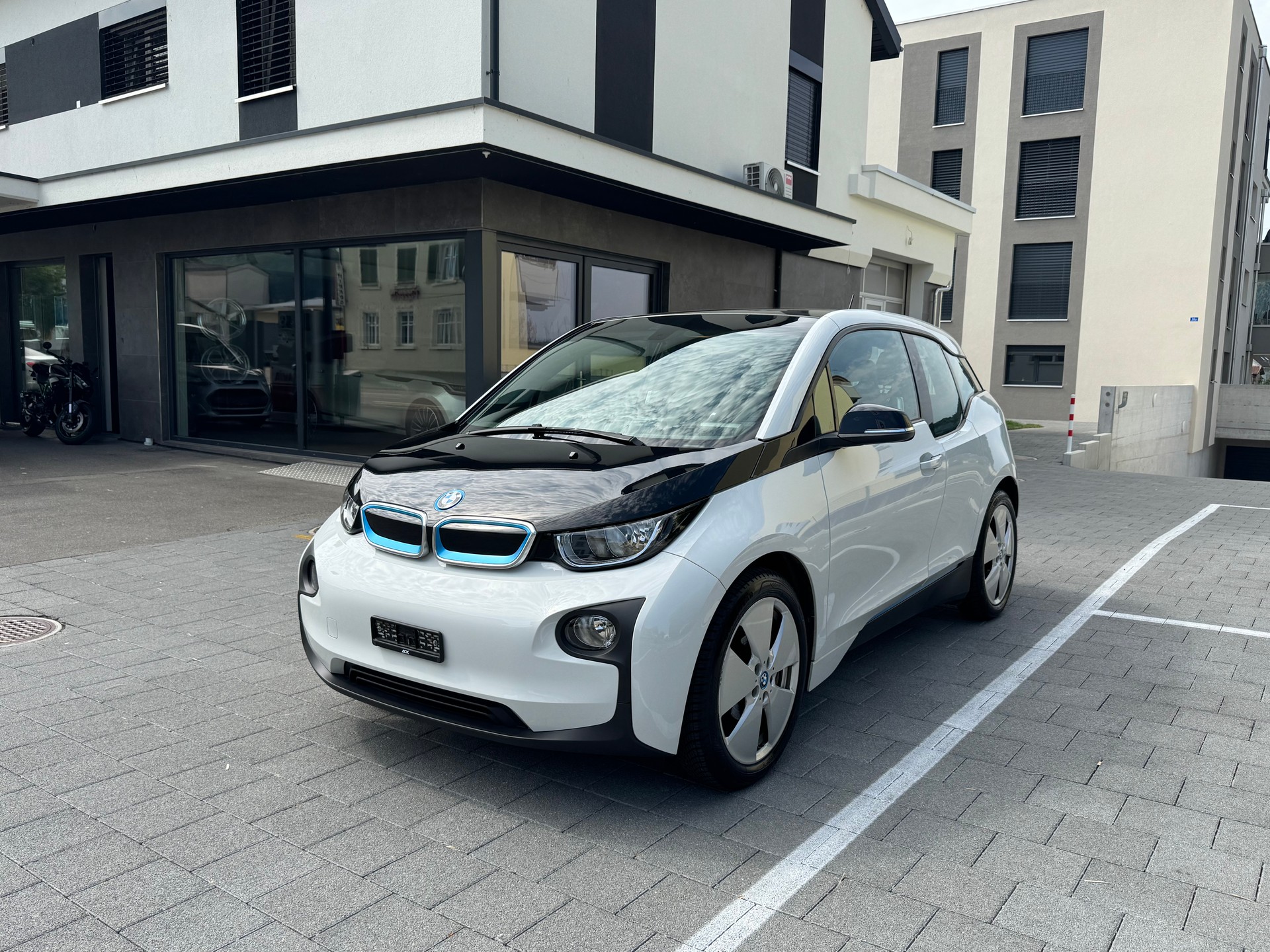 BMW i3 (94Ah)-image-0