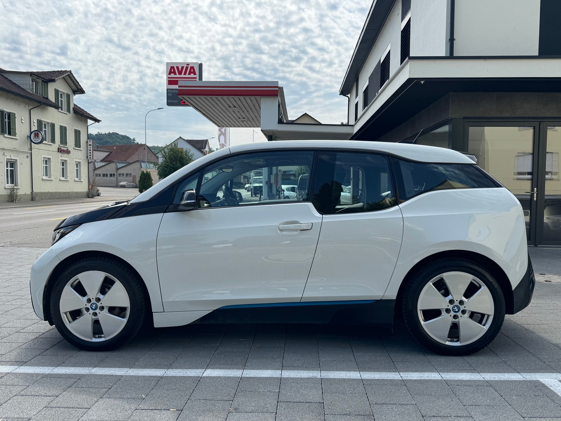BMW i3 (94Ah)-image-1