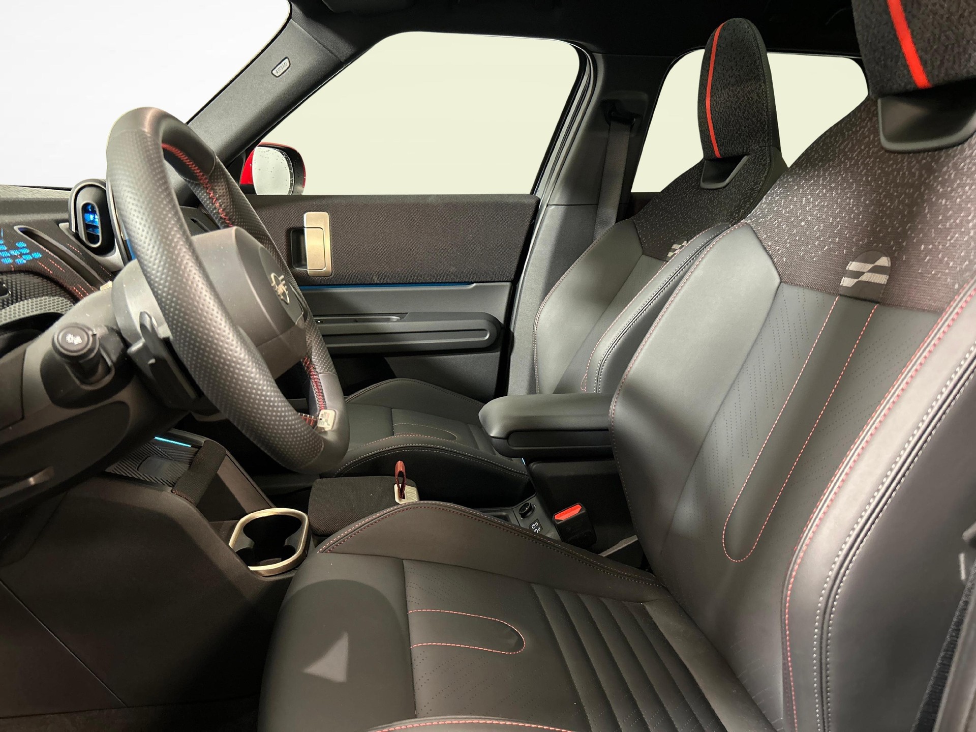 MINI Countryman U25 2.0i John Cooper Works ALL4-image-2