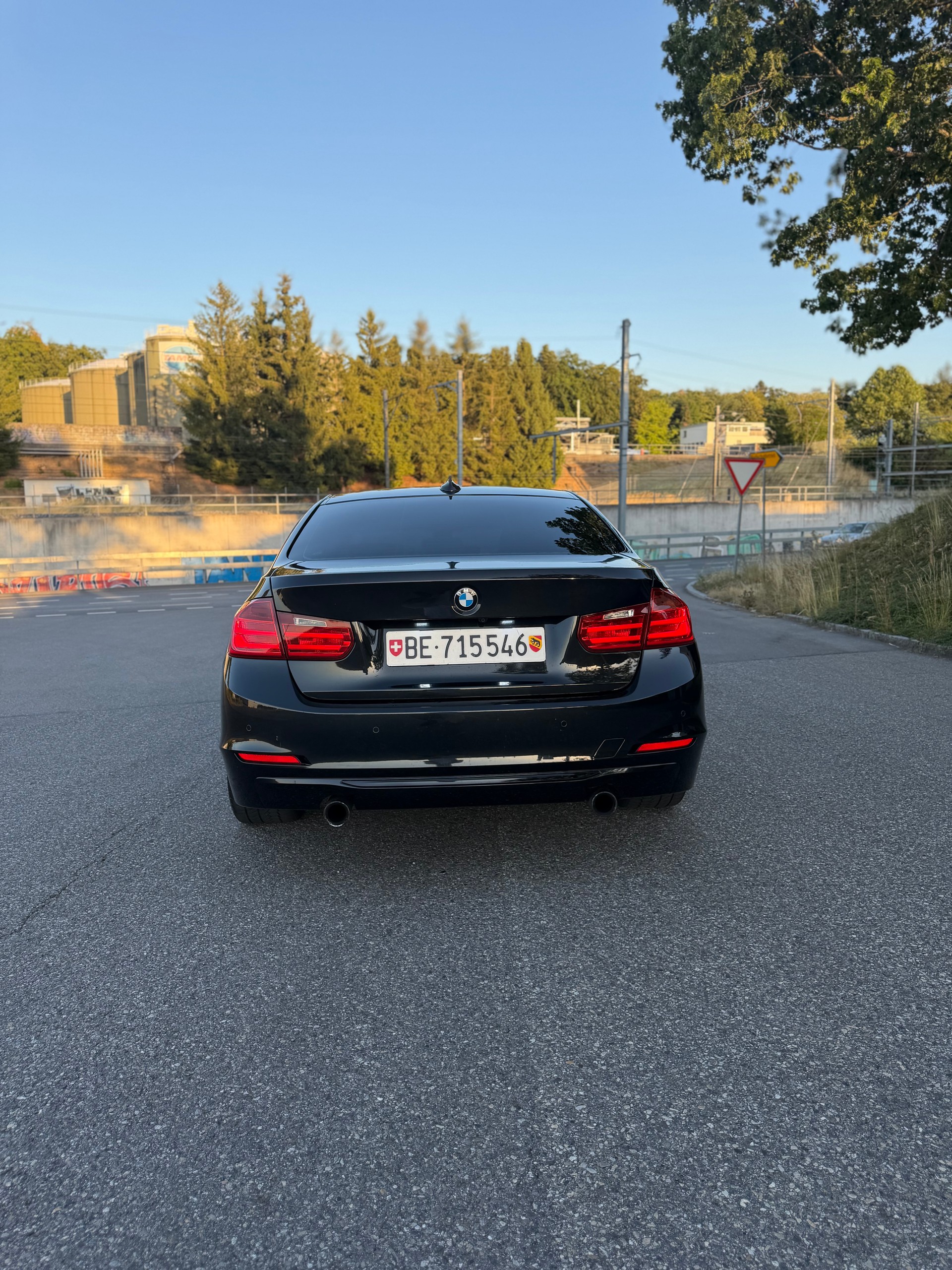 BMW 335i Luxury Line Steptronic-image-3