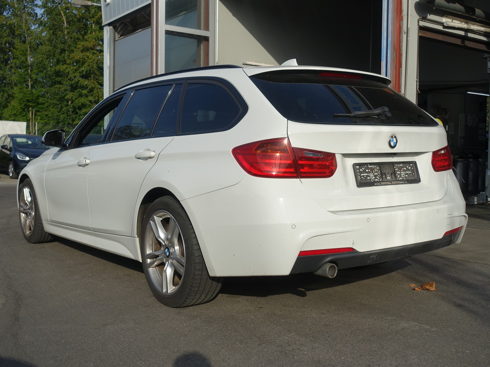 BMW 320d xDrive Touring Sport Line Steptronic-image-3