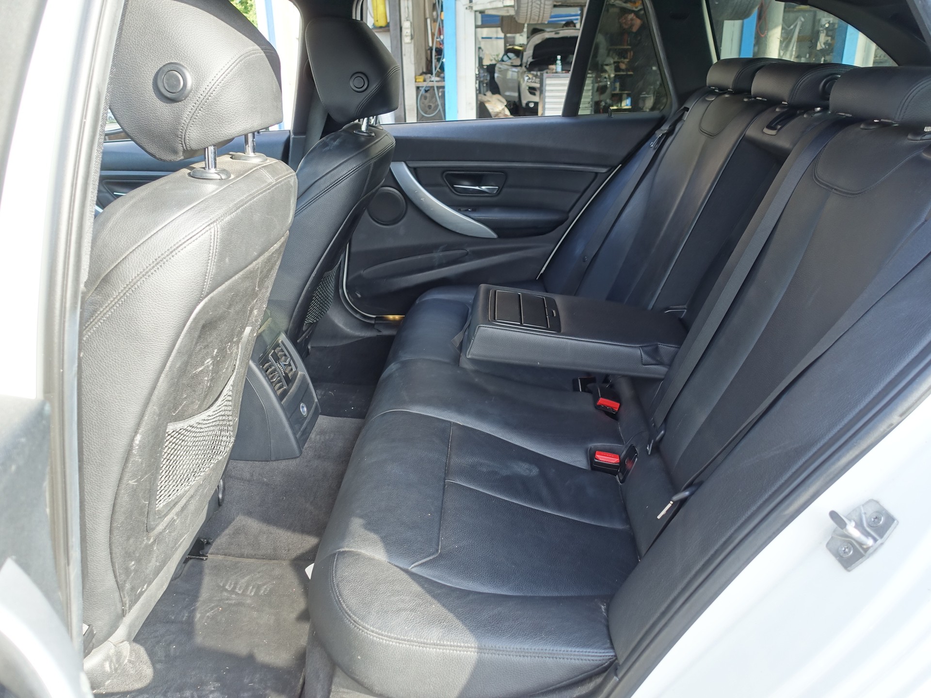 BMW 320d xDrive Touring Sport Line Steptronic-image-10