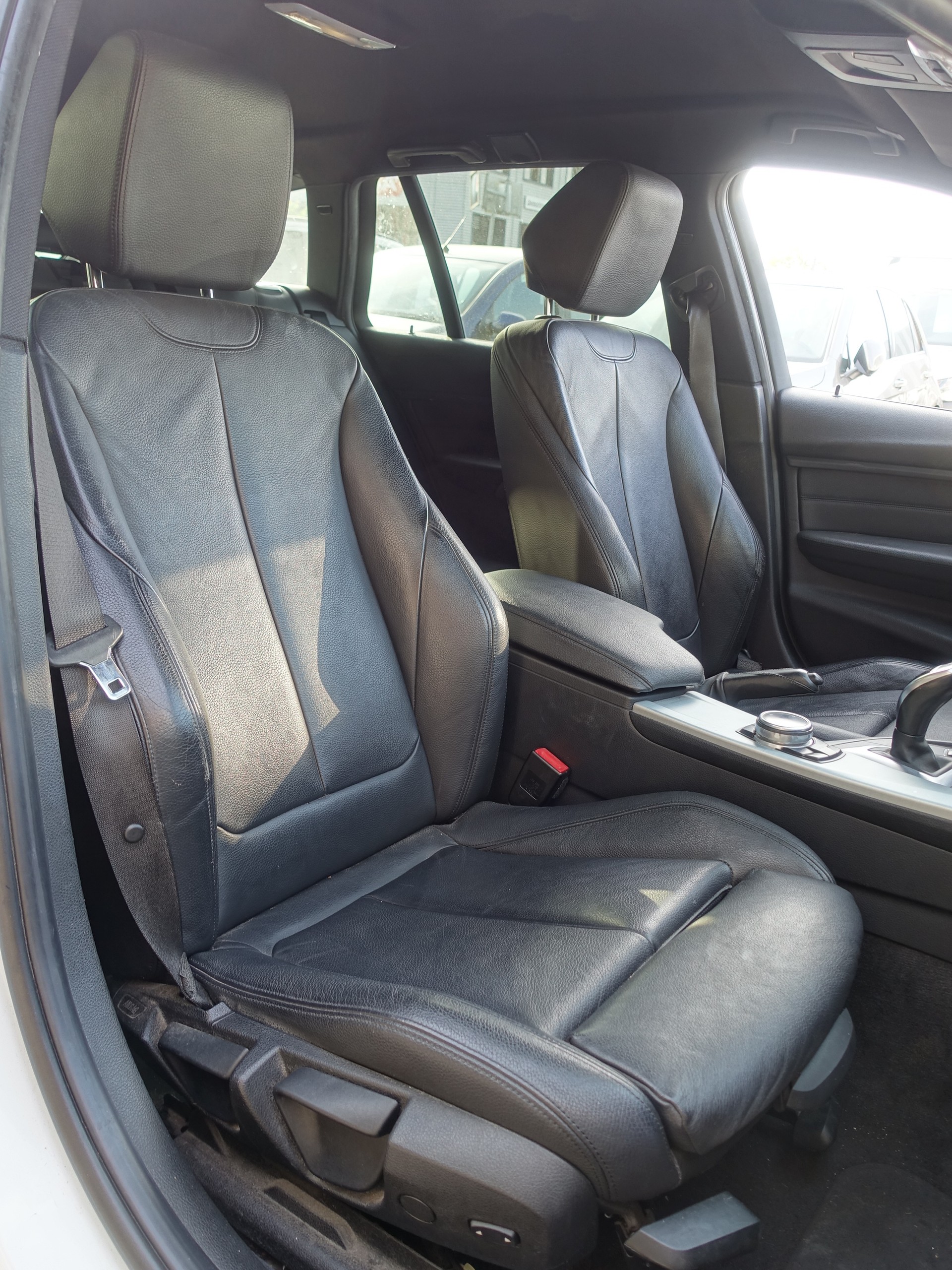 BMW 320d xDrive Touring Sport Line Steptronic-image-5