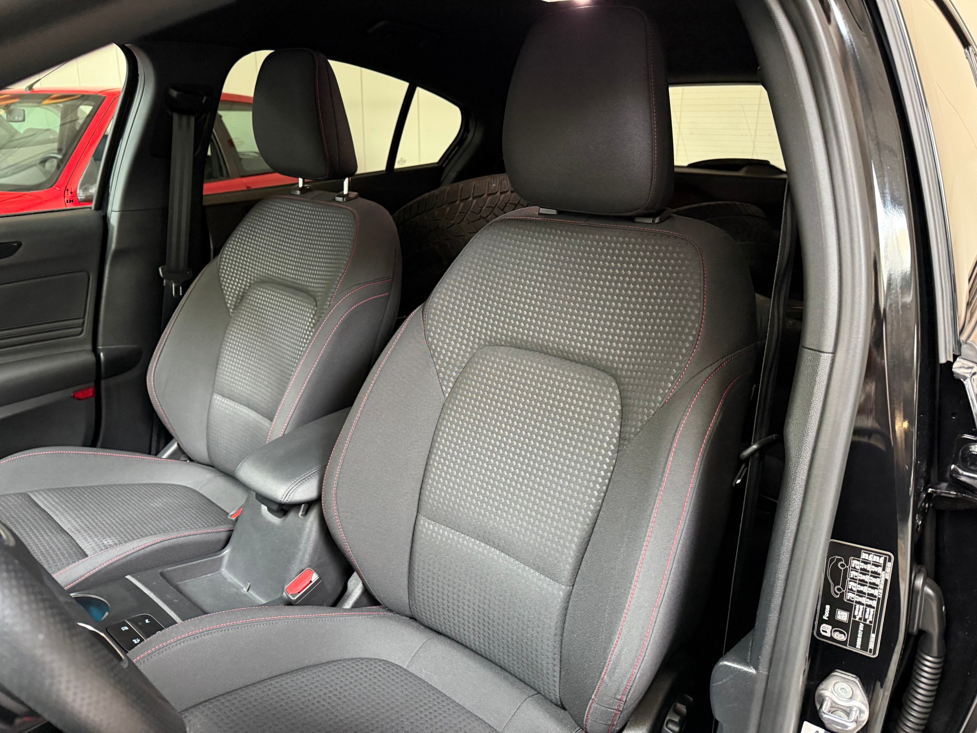 FORD Focus 1.0 SCTi ST Line Automatic-image-13