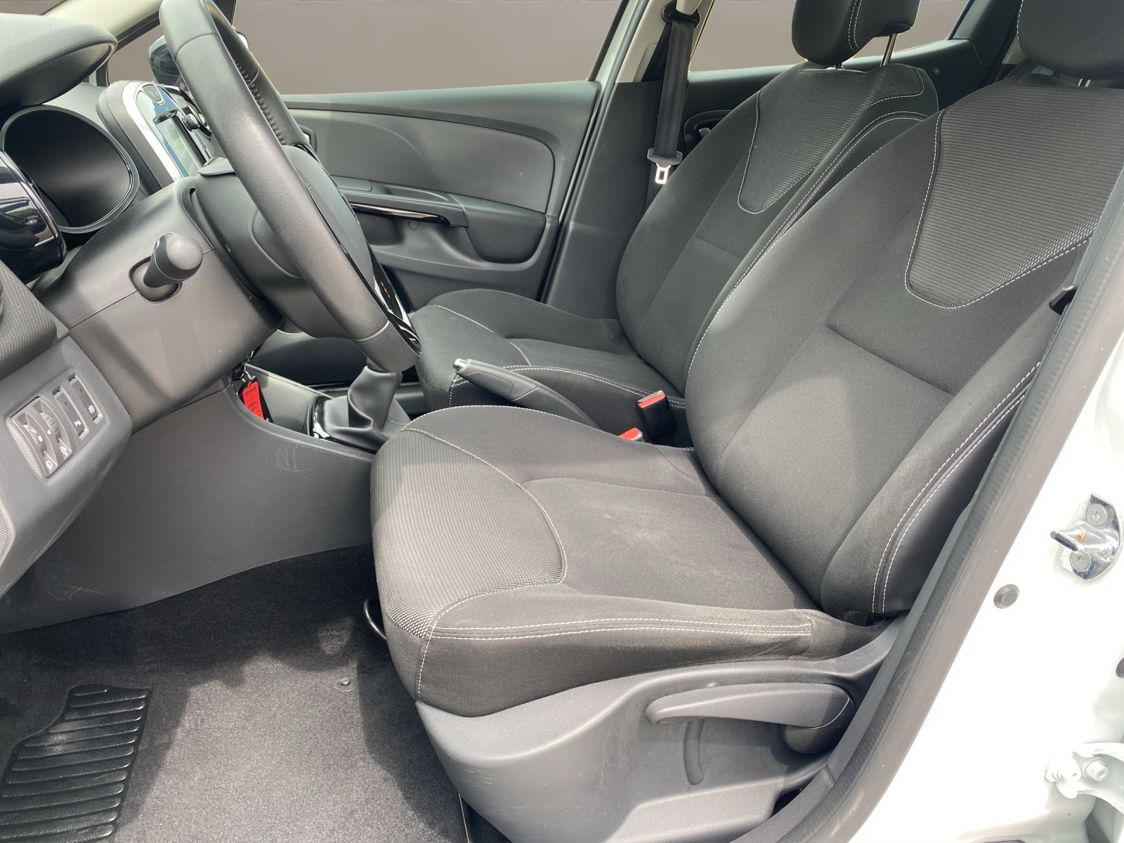 RENAULT Clio 0.9 12V Expression-image-8