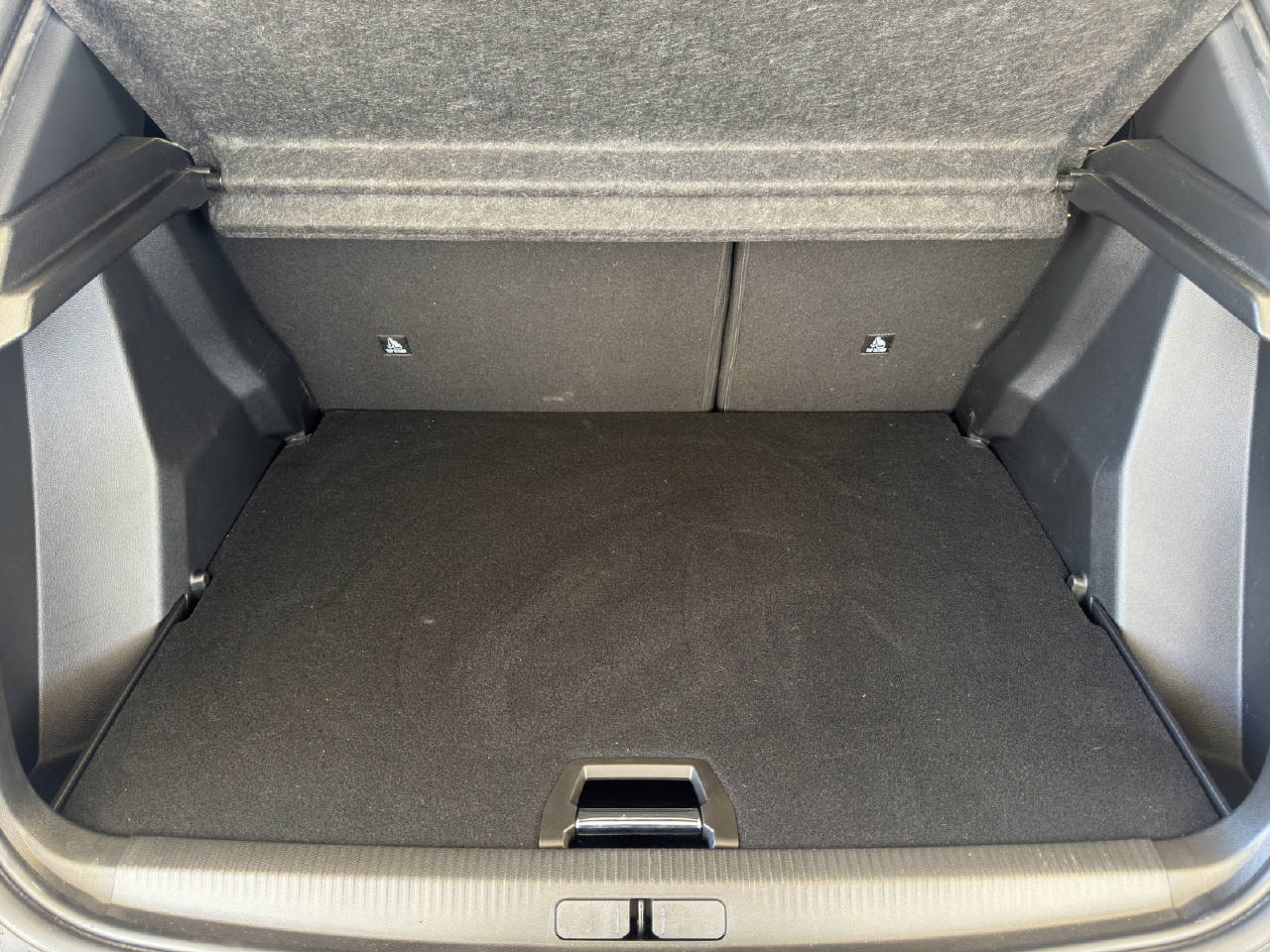 PEUGEOT 2008 1.2 Hybrid 145PS GT *Automat*-image-7