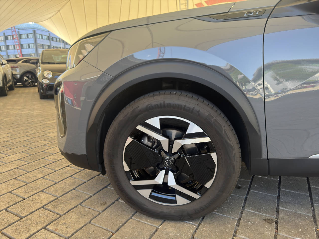 PEUGEOT 2008 1.2 Hybrid 145PS GT *Automat*-image-18