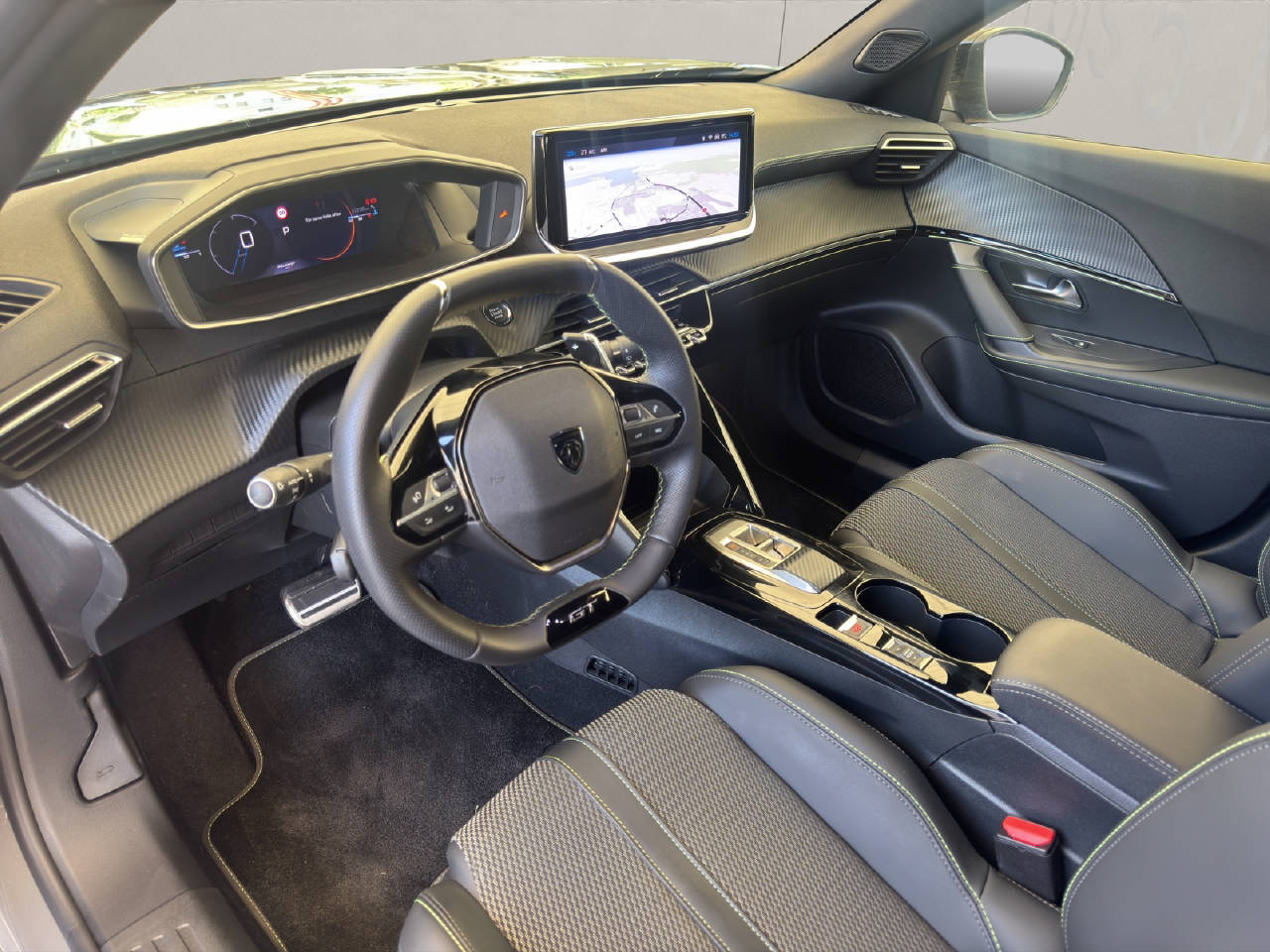 PEUGEOT 2008 1.2 Hybrid 145PS GT *Automat*-image-6