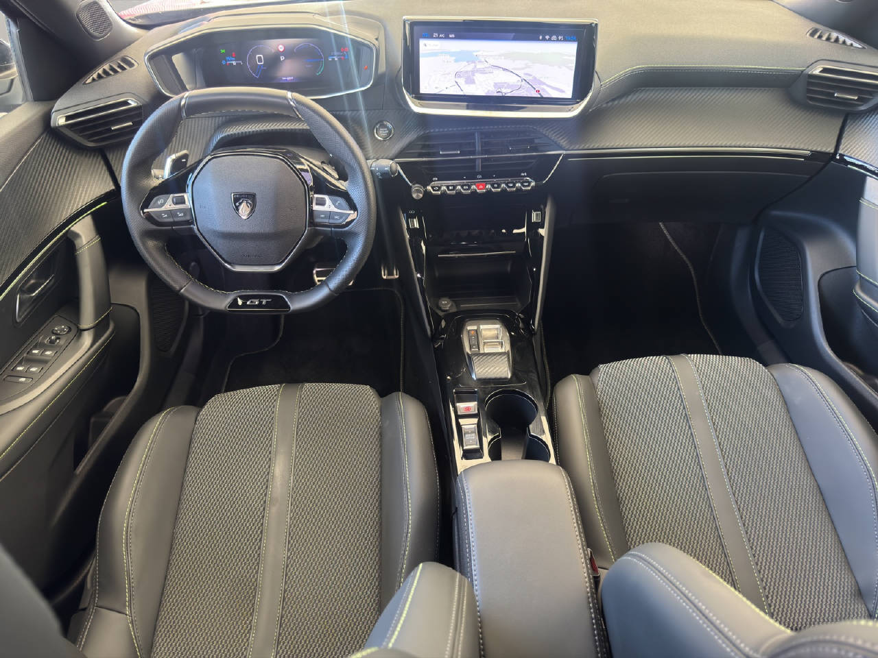 PEUGEOT 2008 1.2 Hybrid 145PS GT *Automat*-image-15