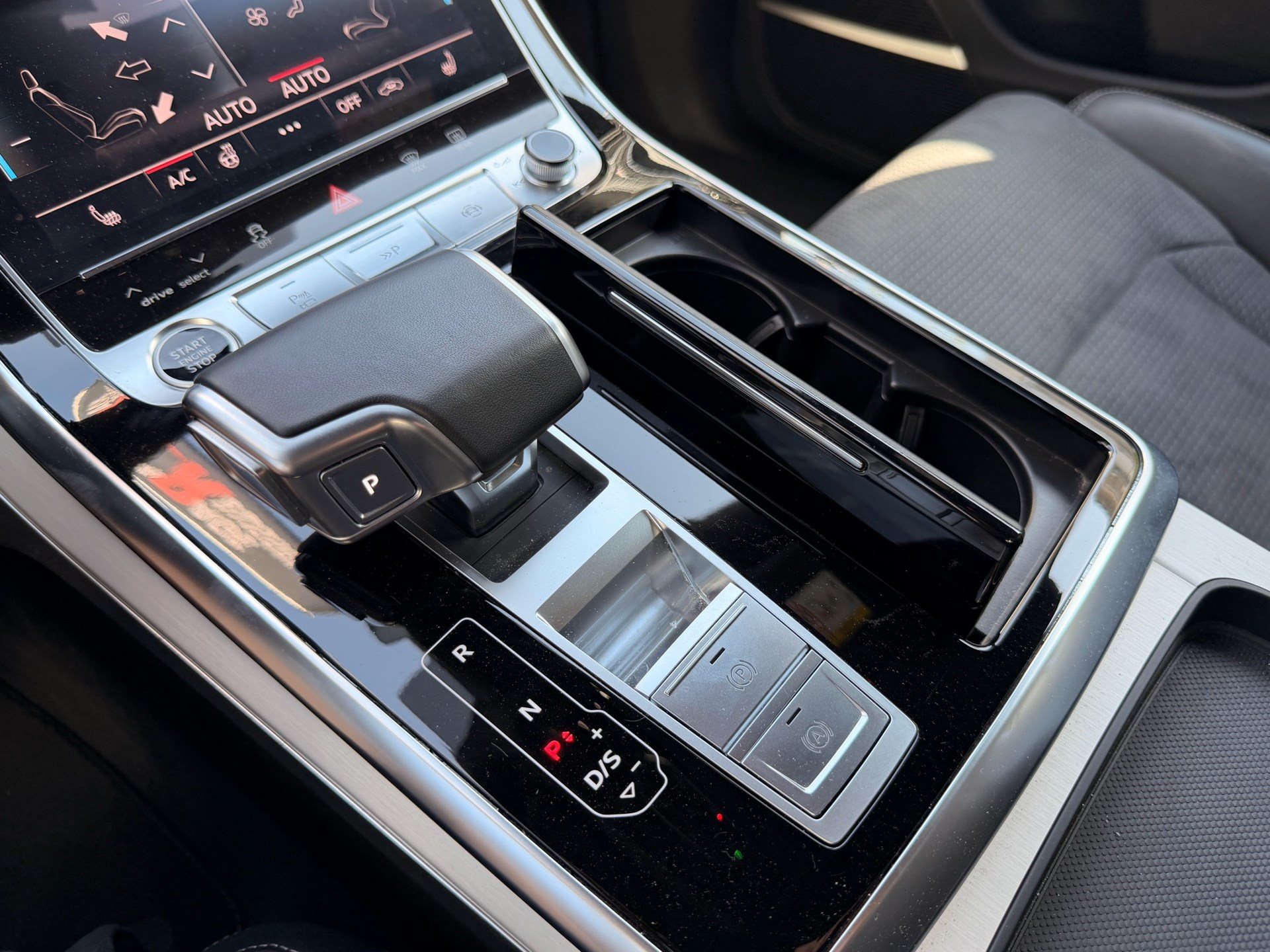 AUDI Q8 3.0 TDI 231PS QUATTRO *** 360 GRAD KAMERA & 4 JAHRE AUDI WERKSGARANTIE ***-image-22