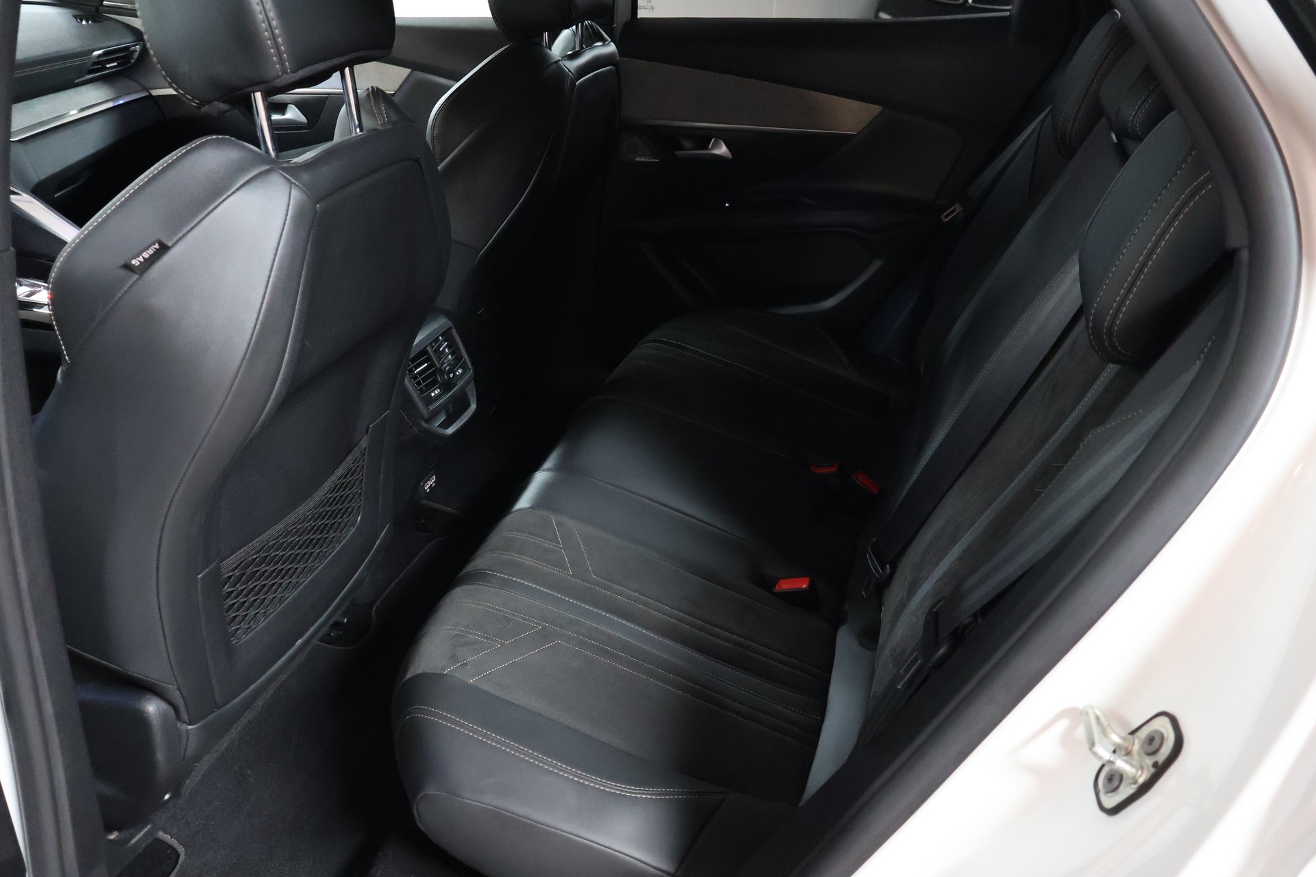PEUGEOT 3008 1.6 PureTech GT Pack EAT8-image-17