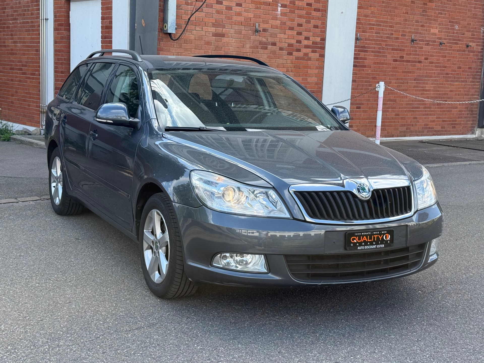 SKODA Octavia Combi 1.4 TSI Ambiente-image-1