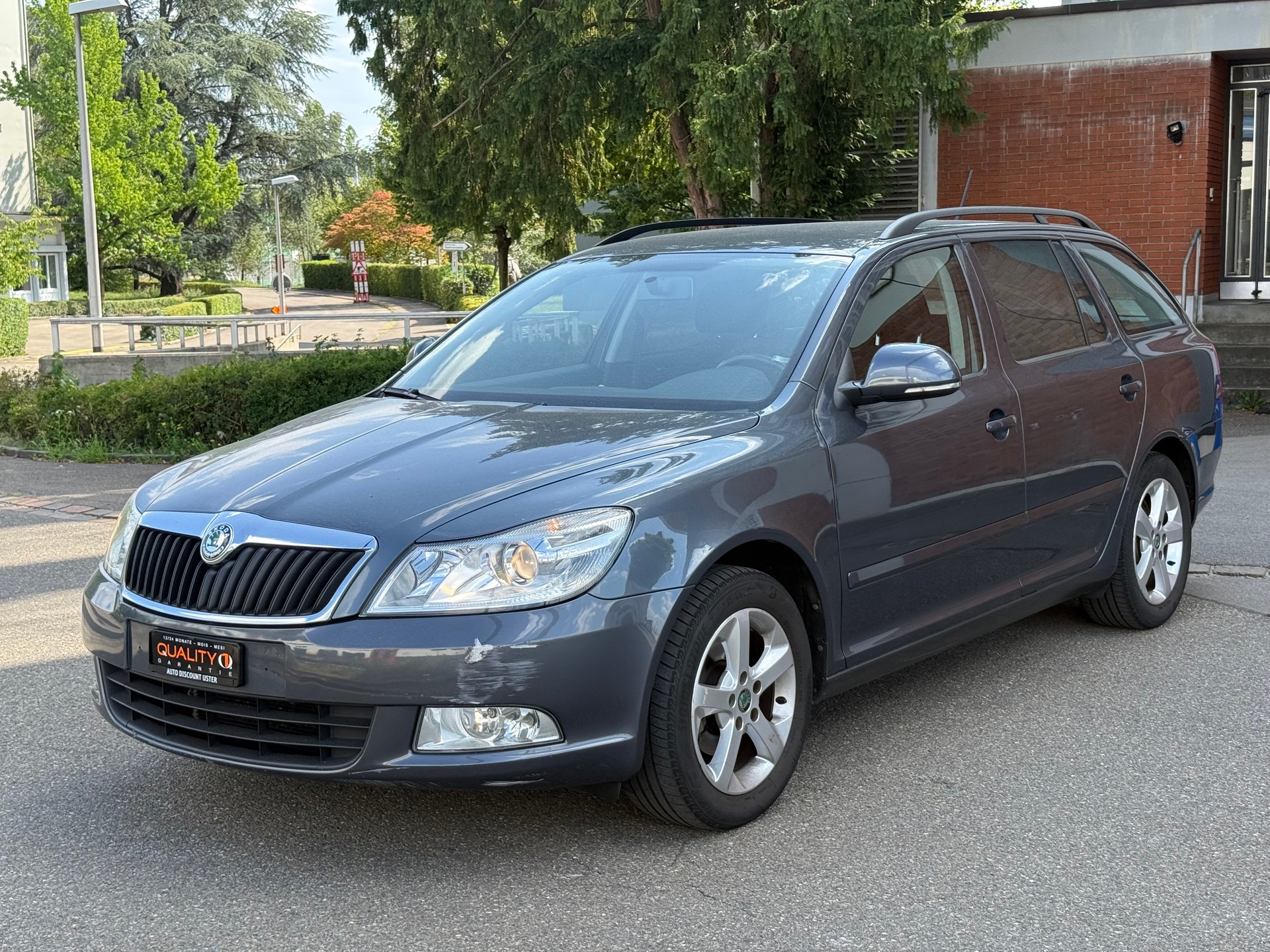 SKODA Octavia Combi 1.4 TSI Ambiente-image-2