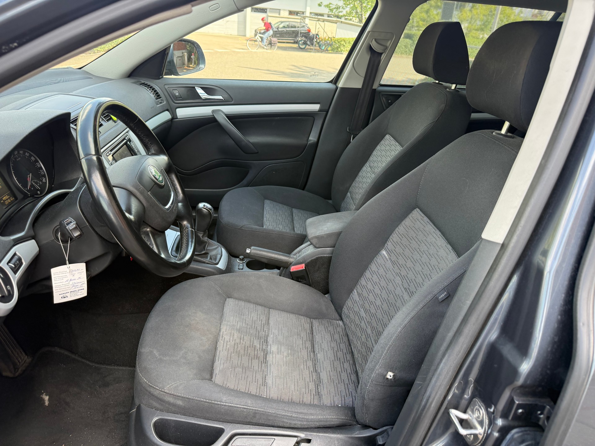 SKODA Octavia Combi 1.4 TSI Ambiente-image-5