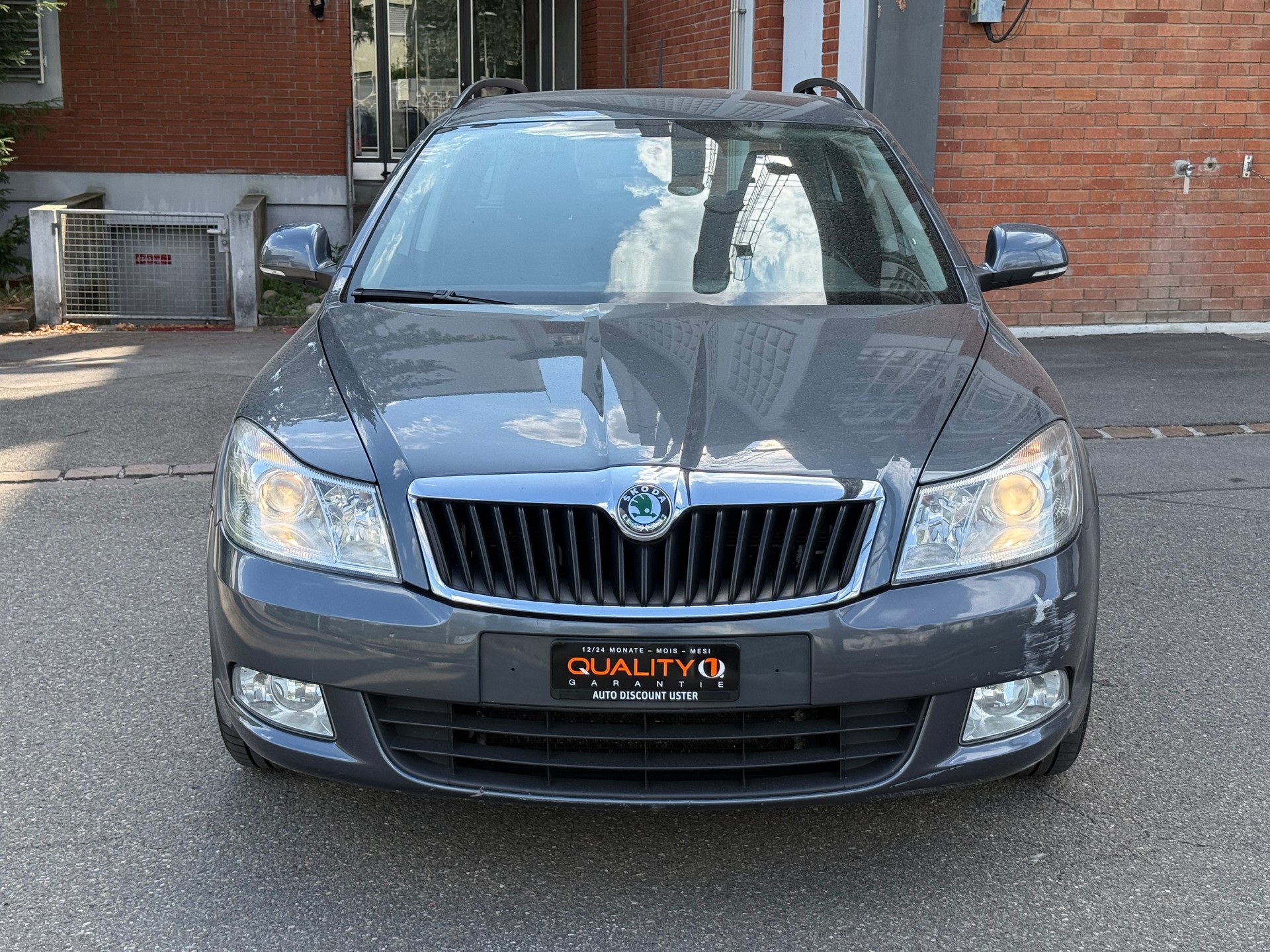 SKODA Octavia Combi 1.4 TSI Ambiente-image-0