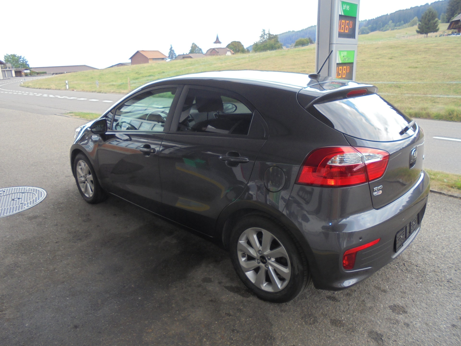 KIA Rio 1.4 CVVT Swiss Champion-image-4