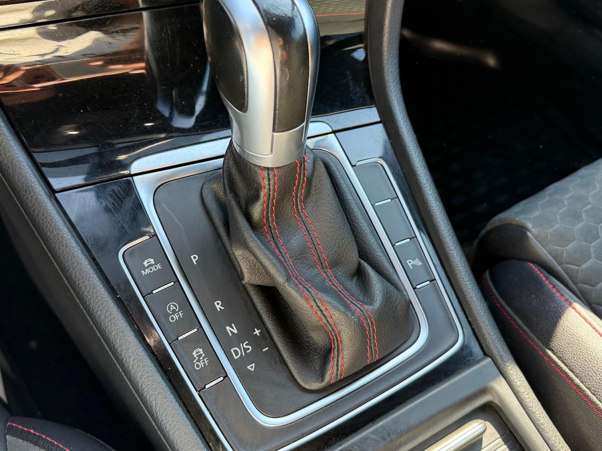 VW Golf 2.0 TSI GTI Performance DSG-image-15