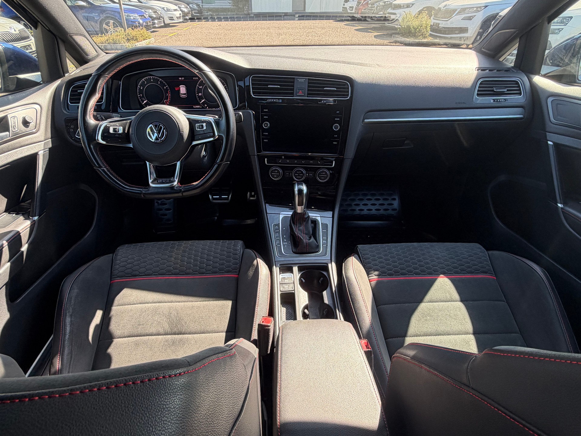 VW Golf 2.0 TSI GTI Performance DSG-image-11