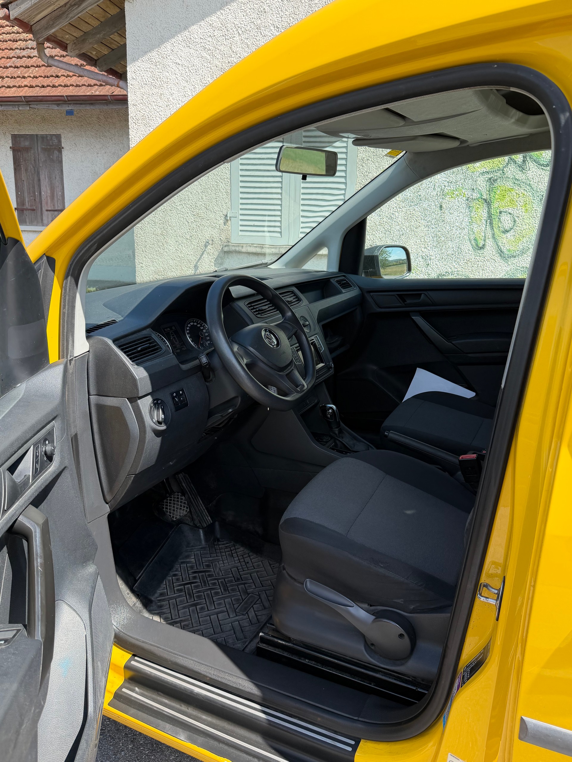 VW Caddy 2.0TDI 4Motion BlueMotion Technology DSG-image-8