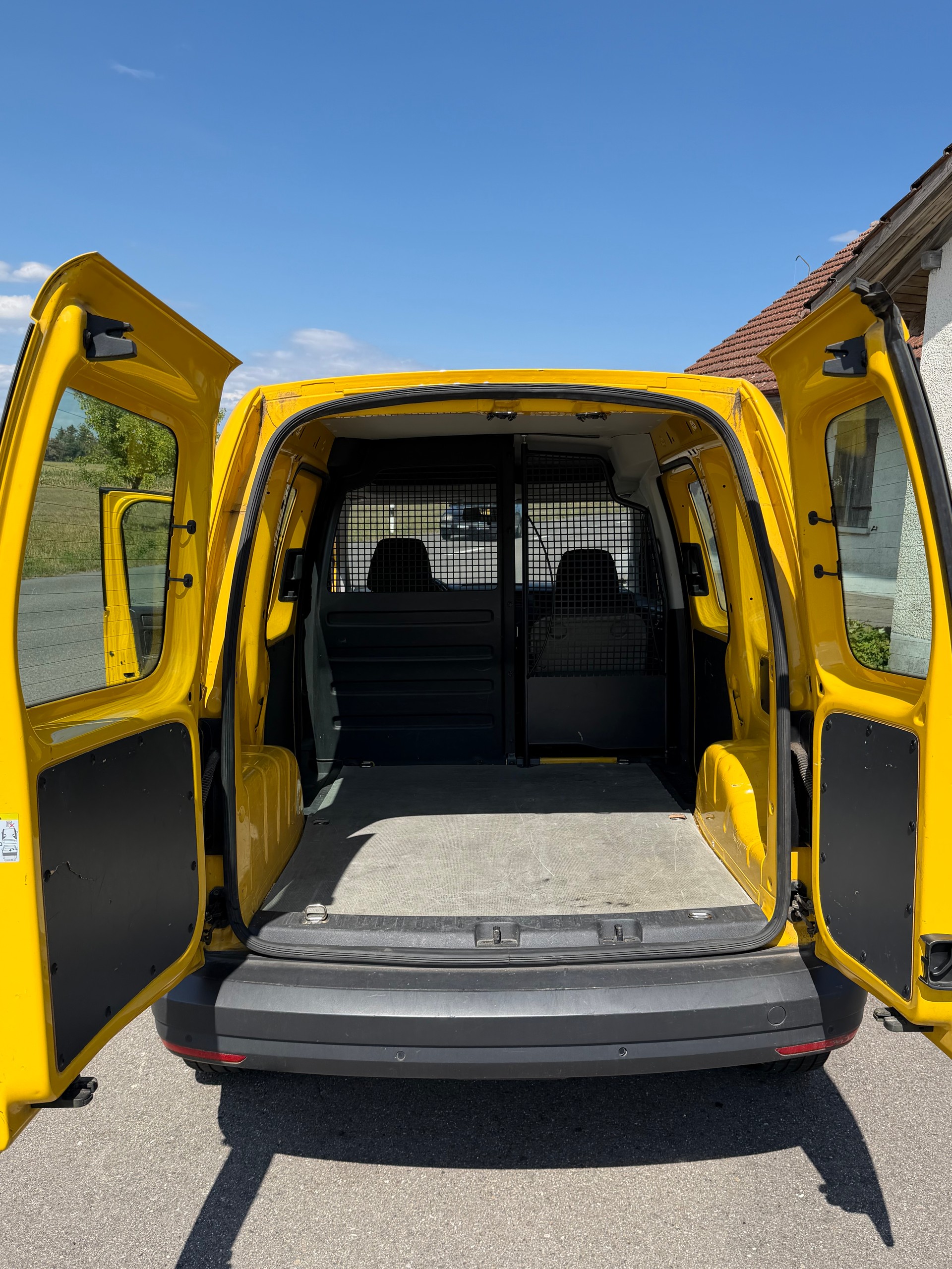 VW Caddy 2.0TDI 4Motion BlueMotion Technology DSG-image-13