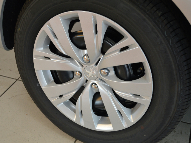 PEUGEOT 208 1.2 PureTech Access-image-7