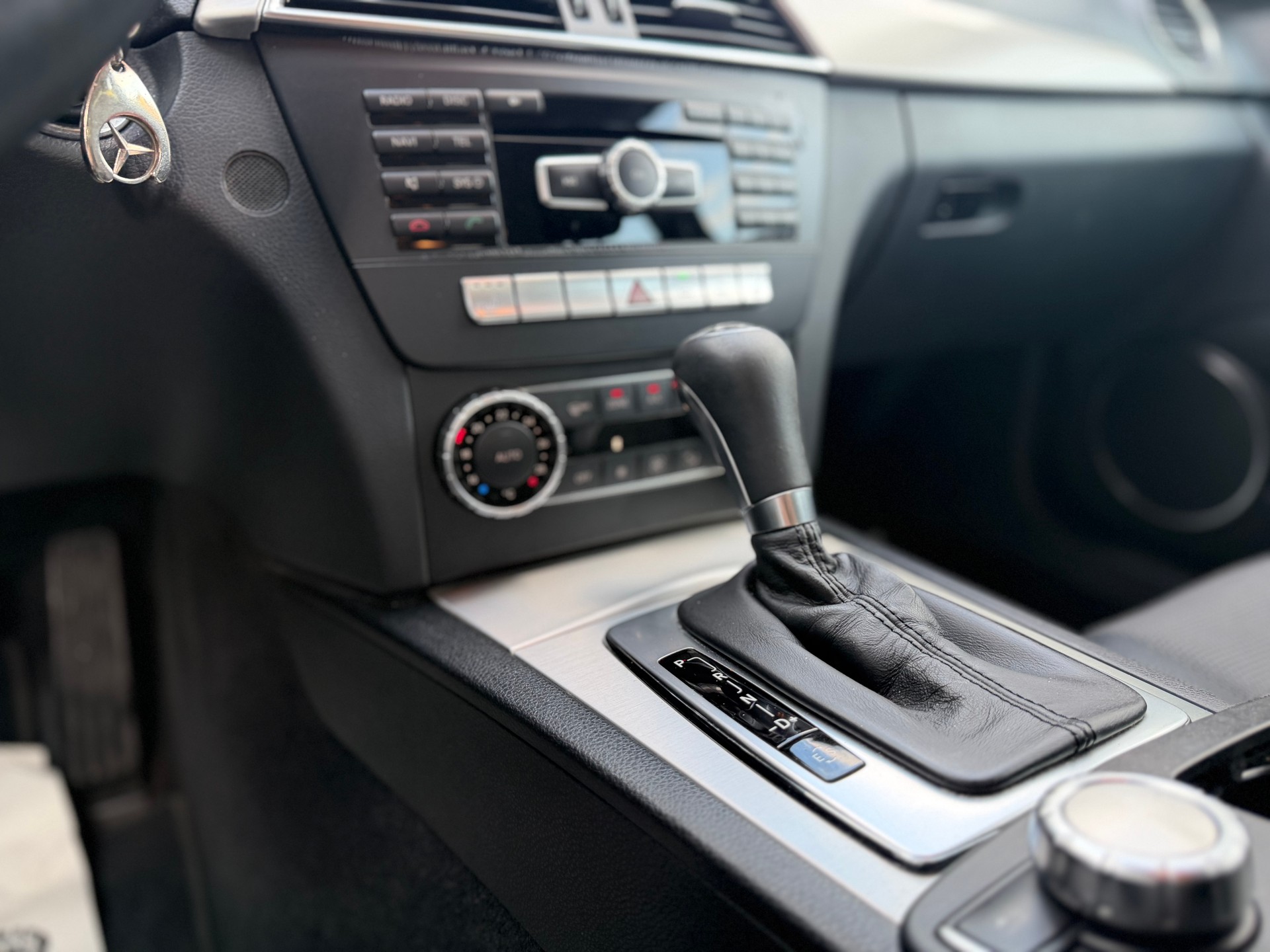 MERCEDES-BENZ C 180 Athletic Edition 7G-Tronic-image-12