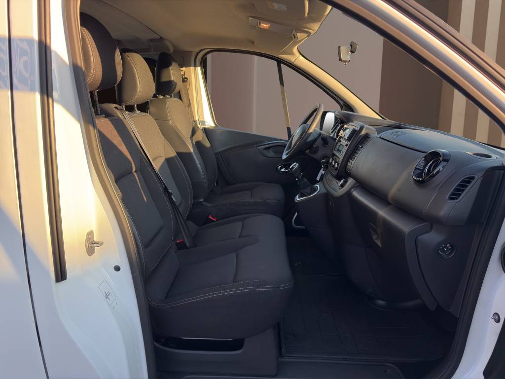 RENAULT Trafic Blue dCi 120 Passenger Life-image-6