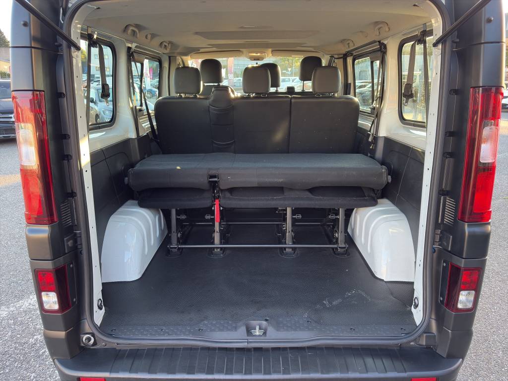 RENAULT Trafic Blue dCi 120 Passenger Life-image-15