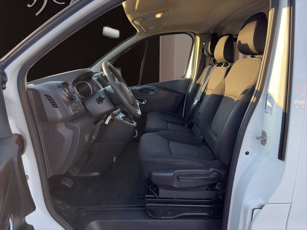 RENAULT Trafic Blue dCi 120 Passenger Life-image-5