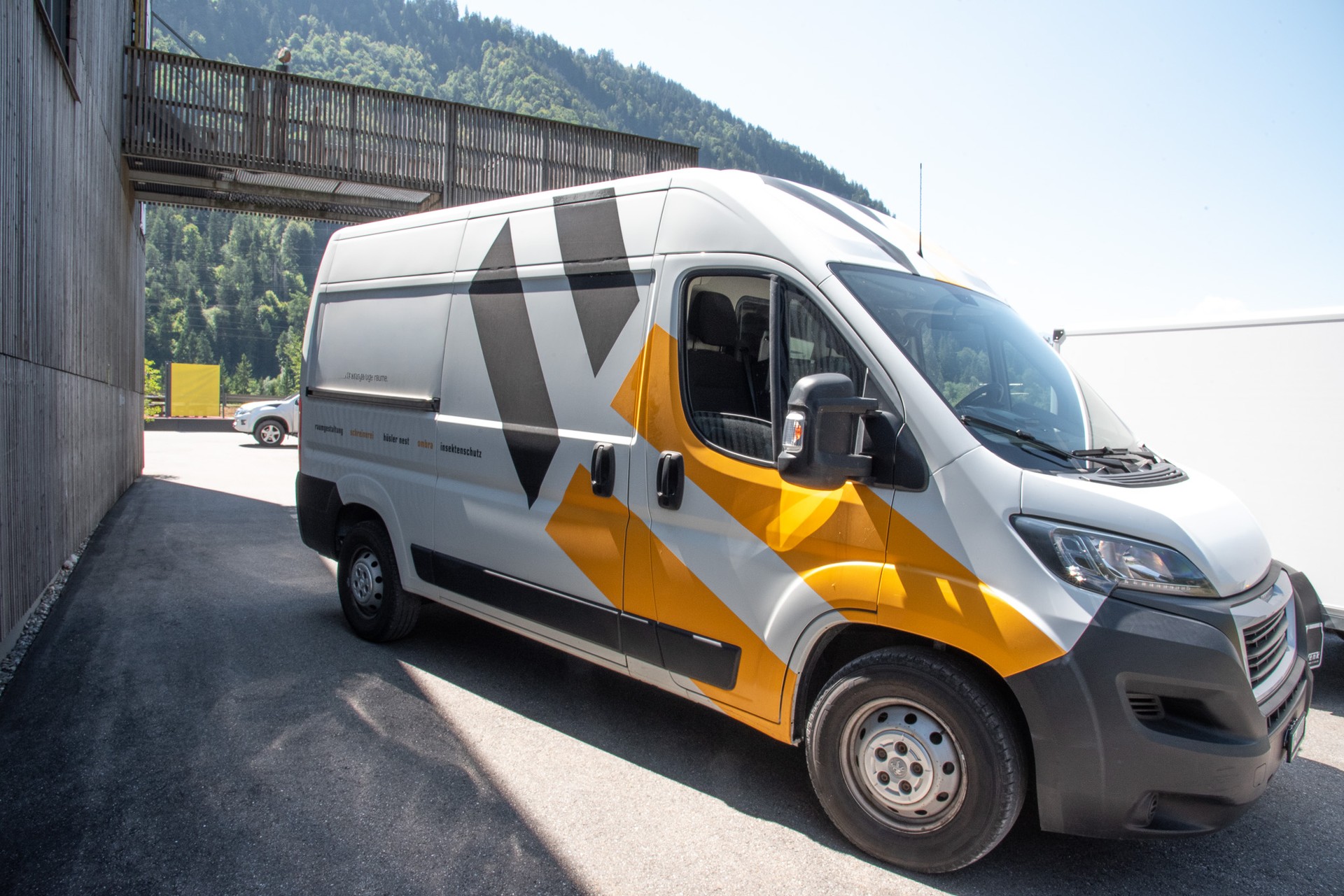 PEUGEOT 2.2 BlueHDi 165 Premium S/S-image-17