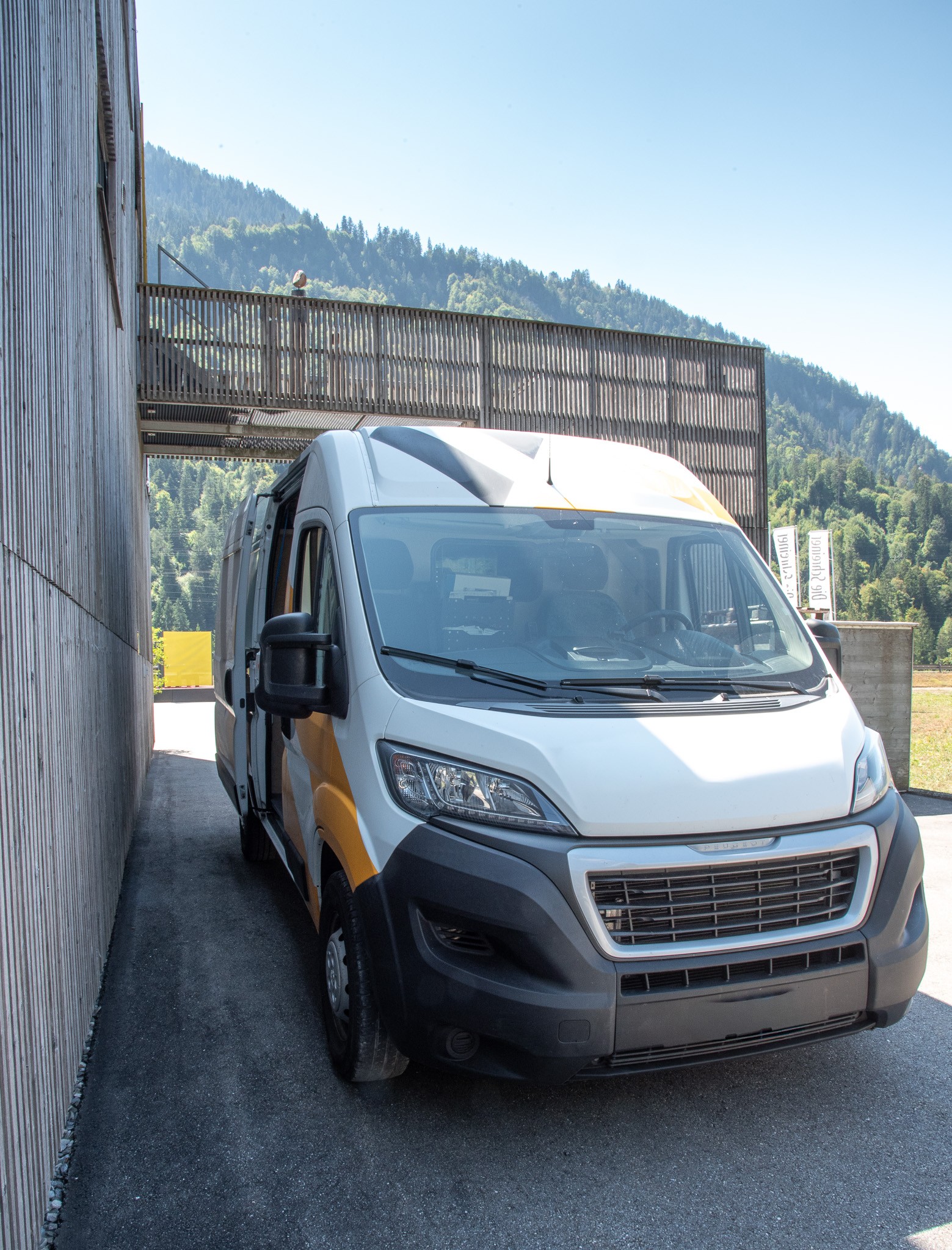 PEUGEOT 2.2 BlueHDi 165 Premium S/S-image-12