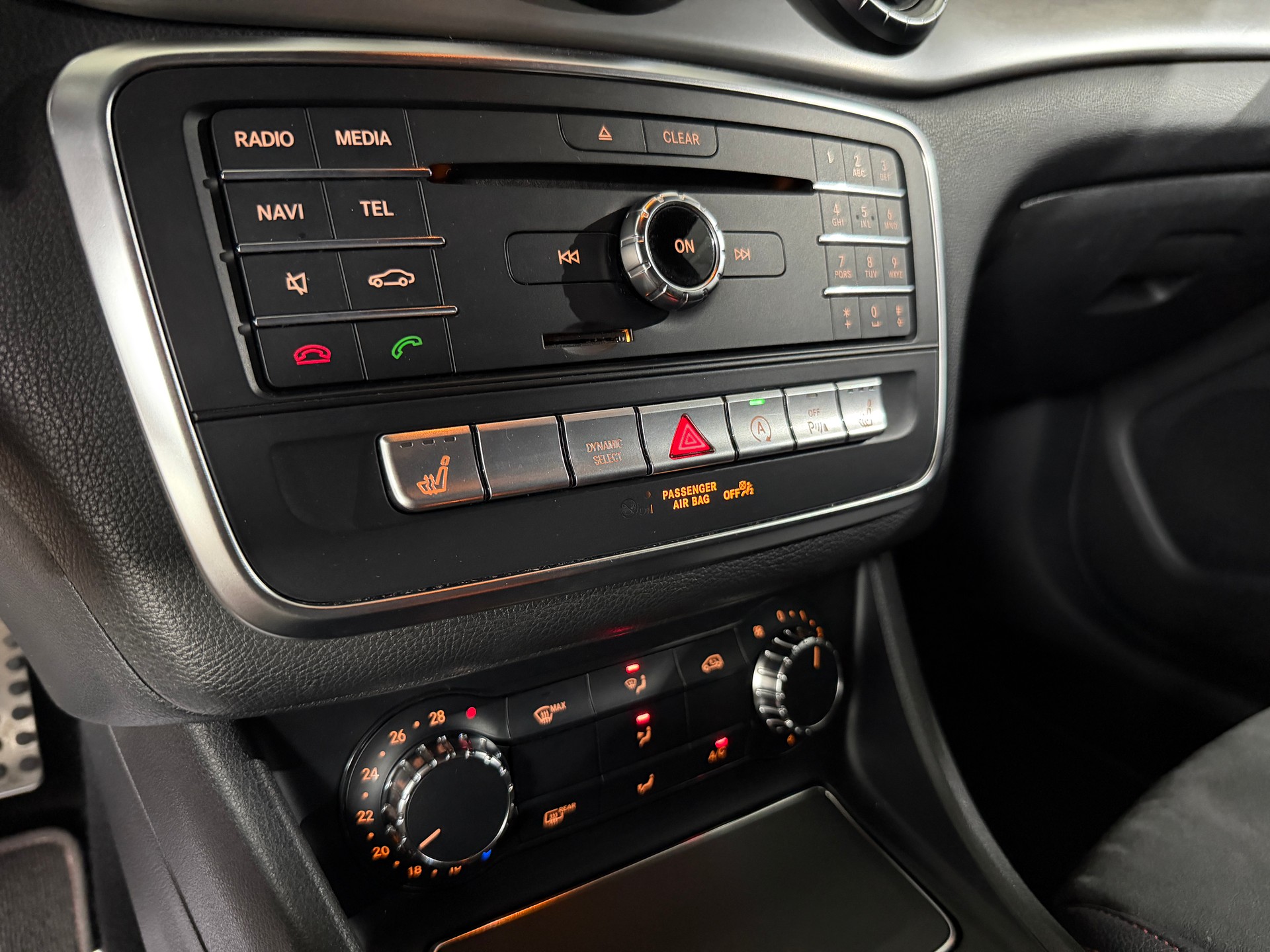 MERCEDES-BENZ CLA 180 AMG Line 7G-DCT-image-8