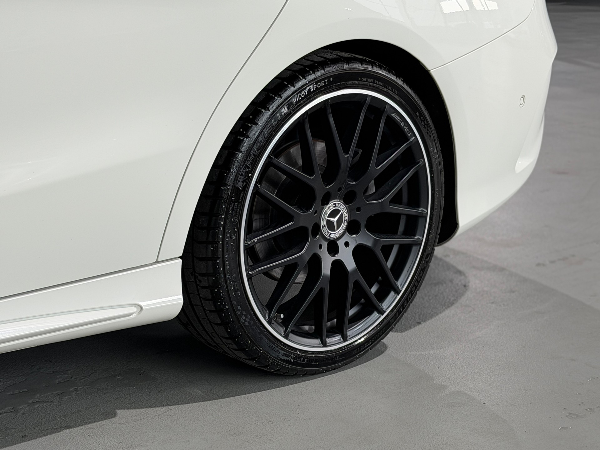 MERCEDES-BENZ CLA 180 AMG Line 7G-DCT-image-11