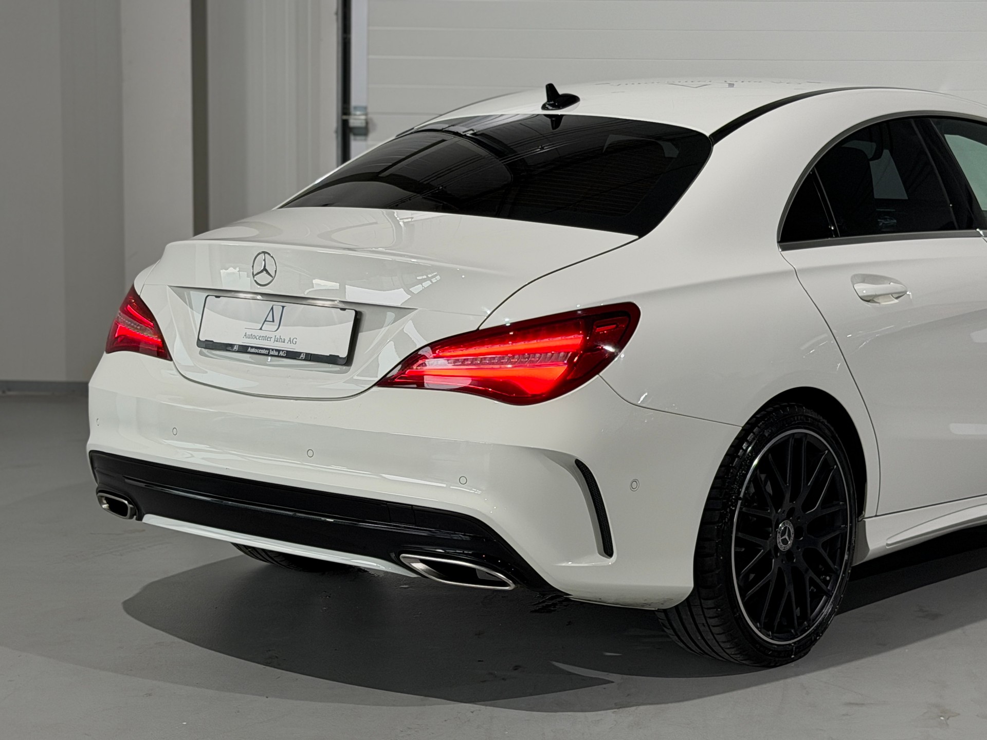 MERCEDES-BENZ CLA 180 AMG Line 7G-DCT-image-5