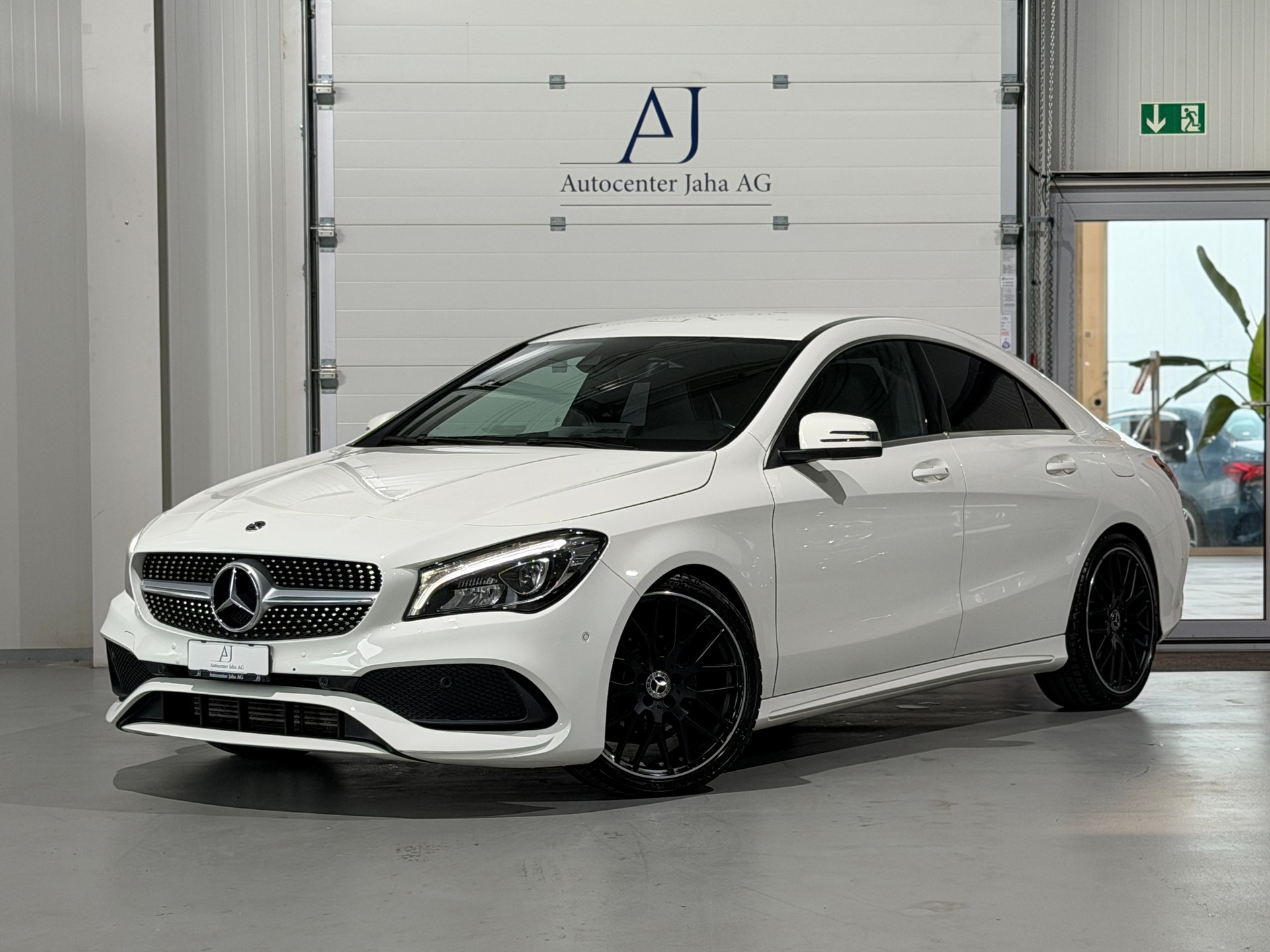 MERCEDES-BENZ CLA 180 AMG Line 7G-DCT-image-0