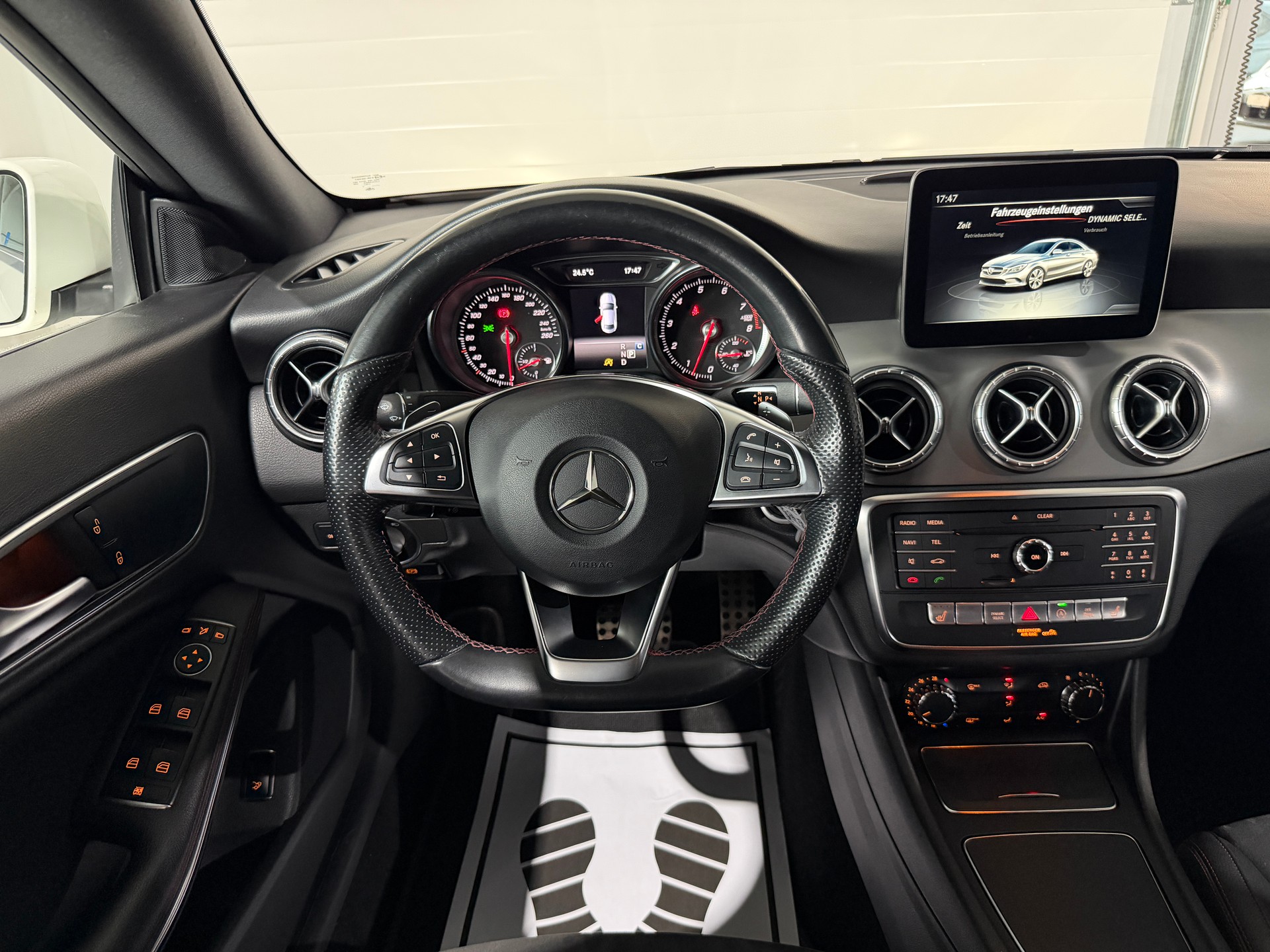 MERCEDES-BENZ CLA 180 AMG Line 7G-DCT-image-7