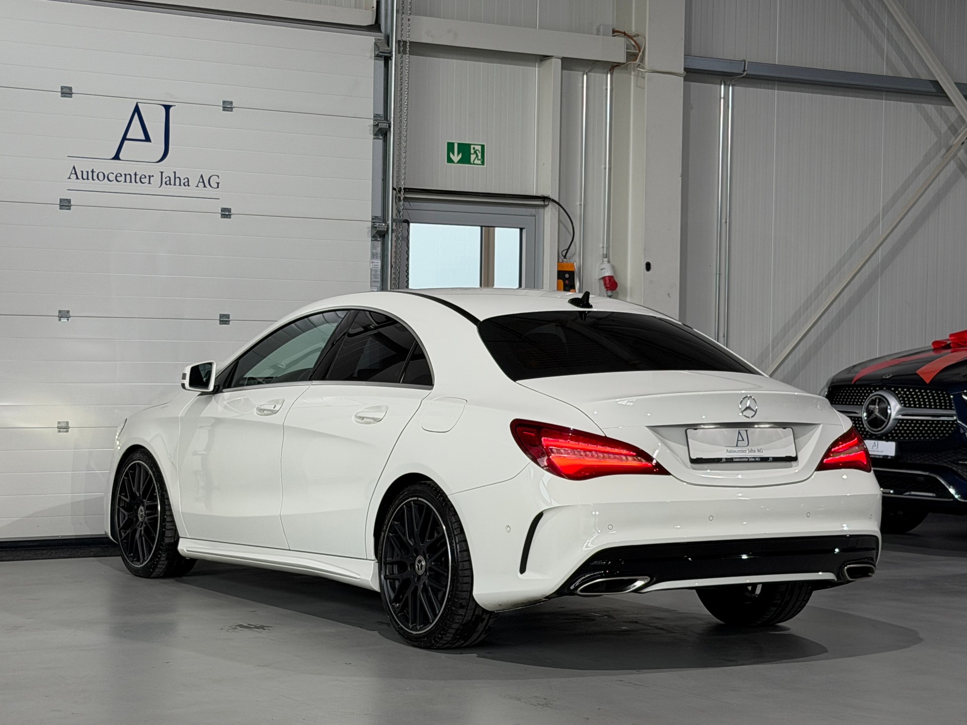 MERCEDES-BENZ CLA 180 AMG Line 7G-DCT-image-12