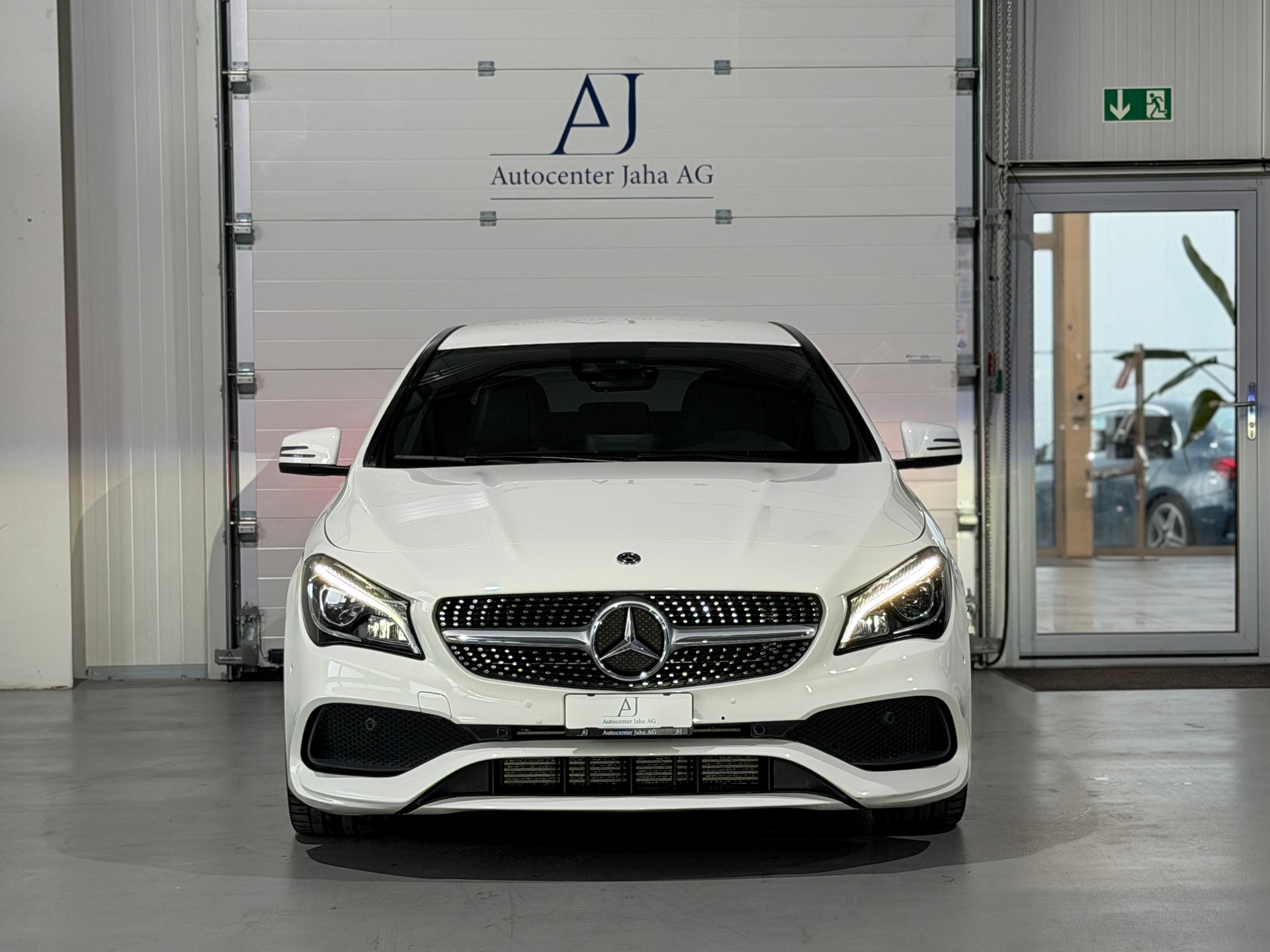 MERCEDES-BENZ CLA 180 AMG Line 7G-DCT-image-3