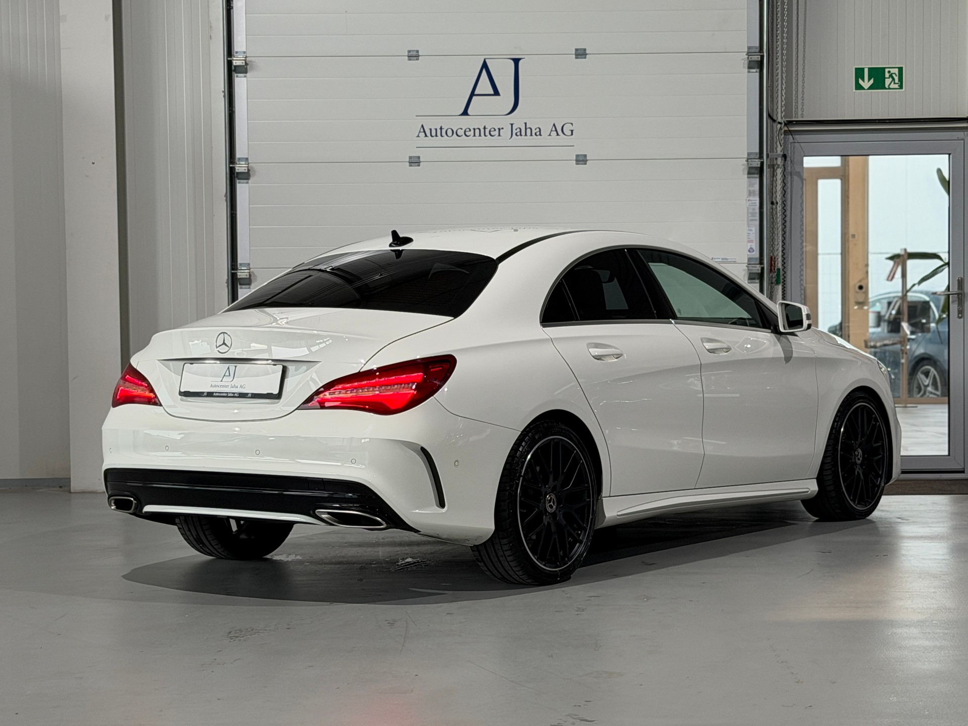 MERCEDES-BENZ CLA 180 AMG Line 7G-DCT-image-6