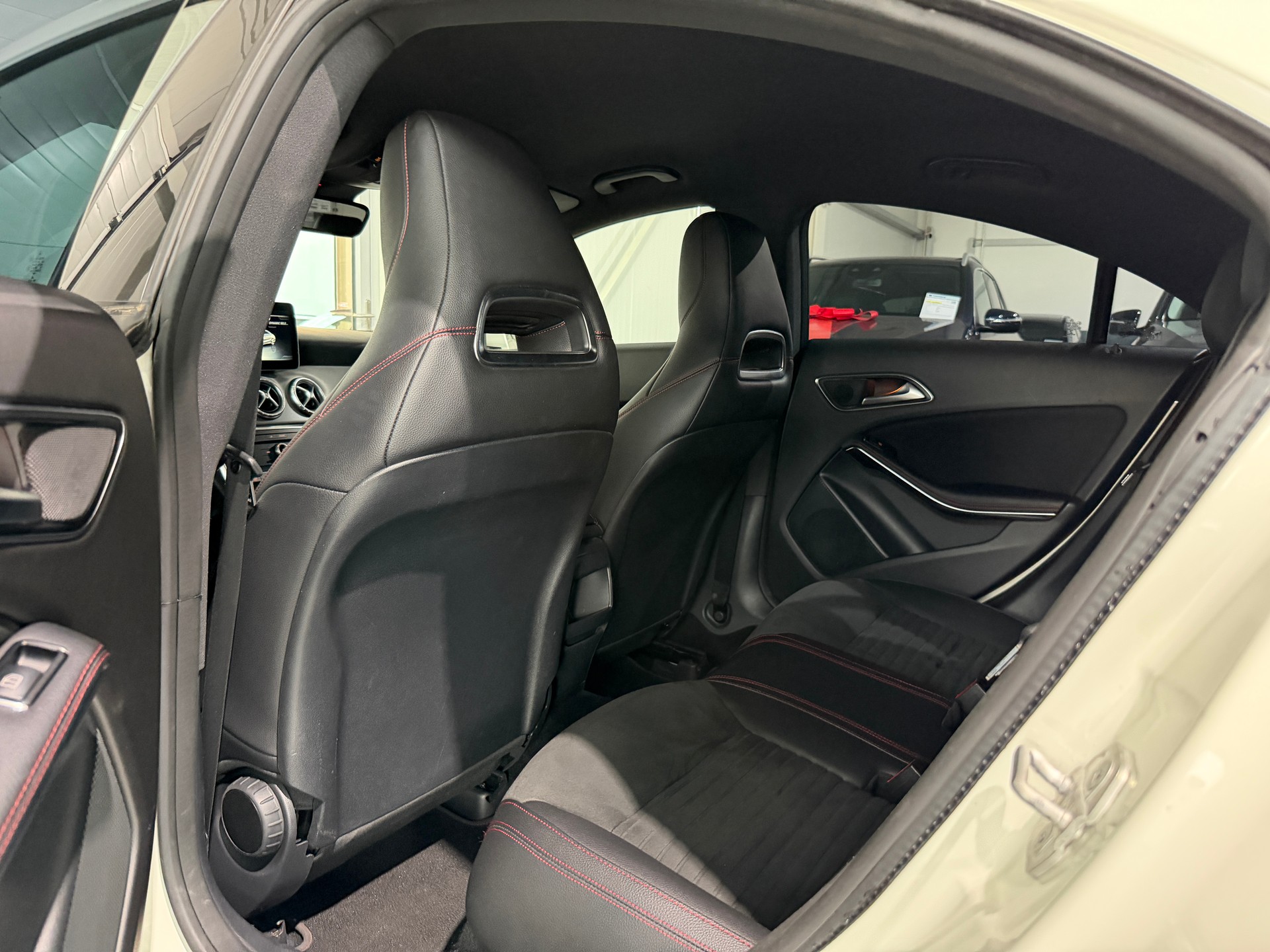 MERCEDES-BENZ CLA 180 AMG Line 7G-DCT-image-9