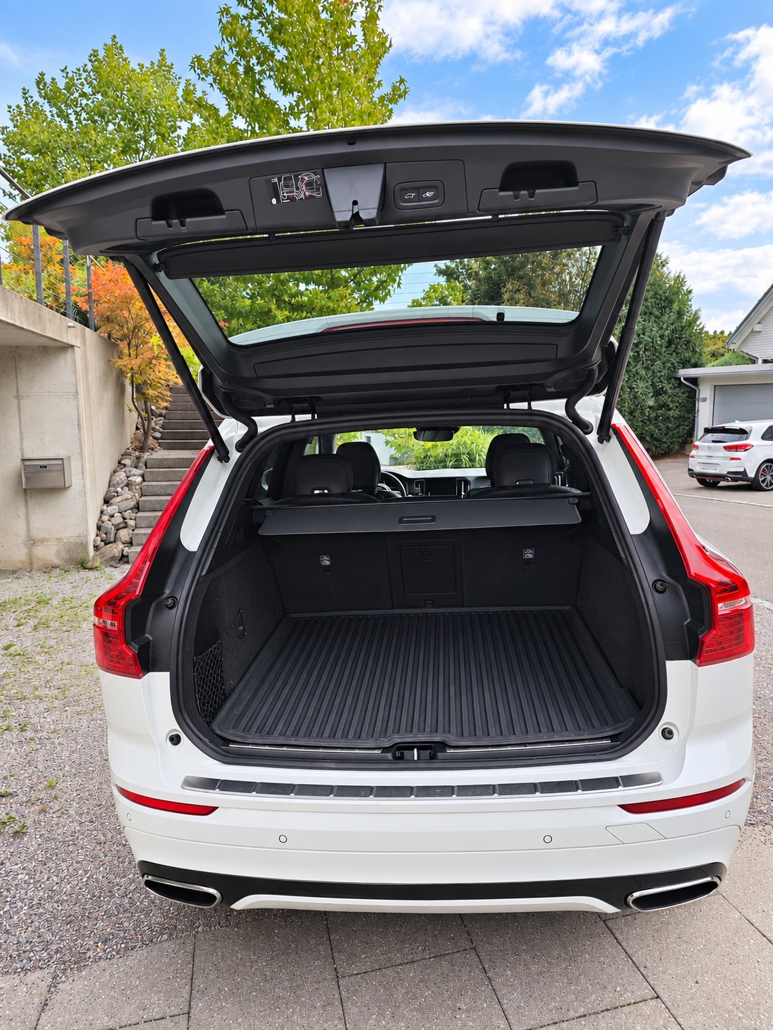 VOLVO 2.0 T5 R-Design AWD-image-4